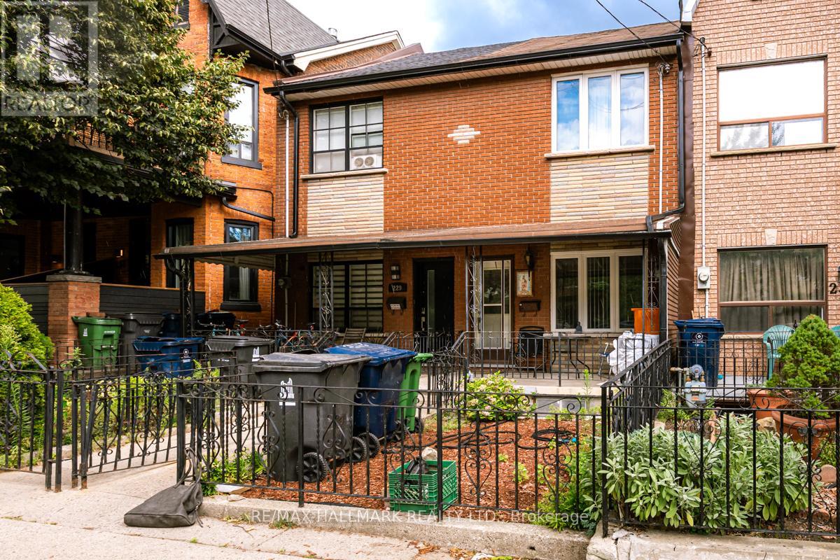227 Shaw St, Toronto, ON M6J 2W7