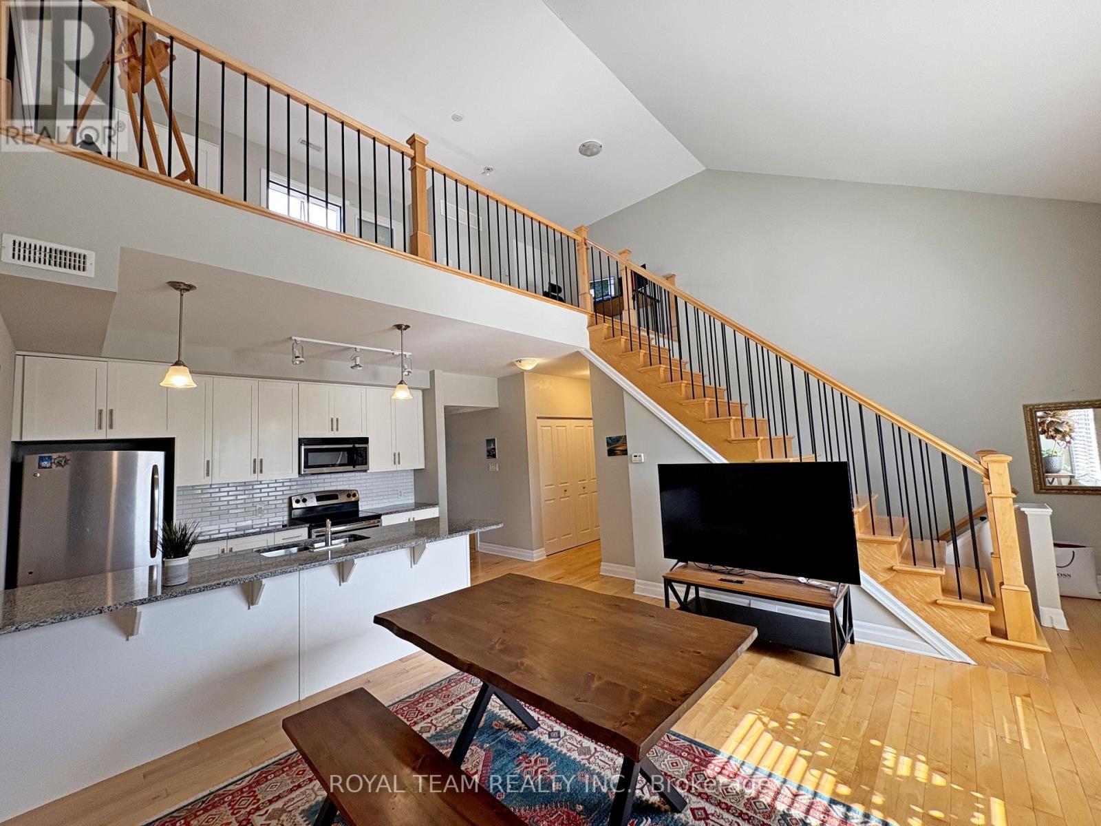42 Meach Private, Ottawa, ON K2S 0T8