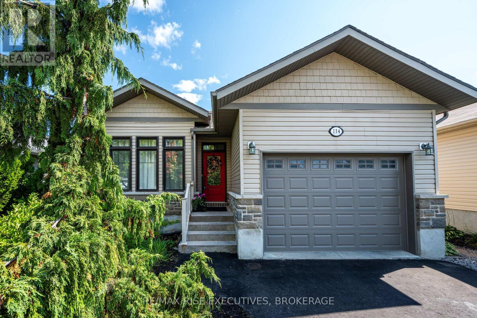 134 Islandview Dr, Loyalist Amherstview, ON K7N 0A5
