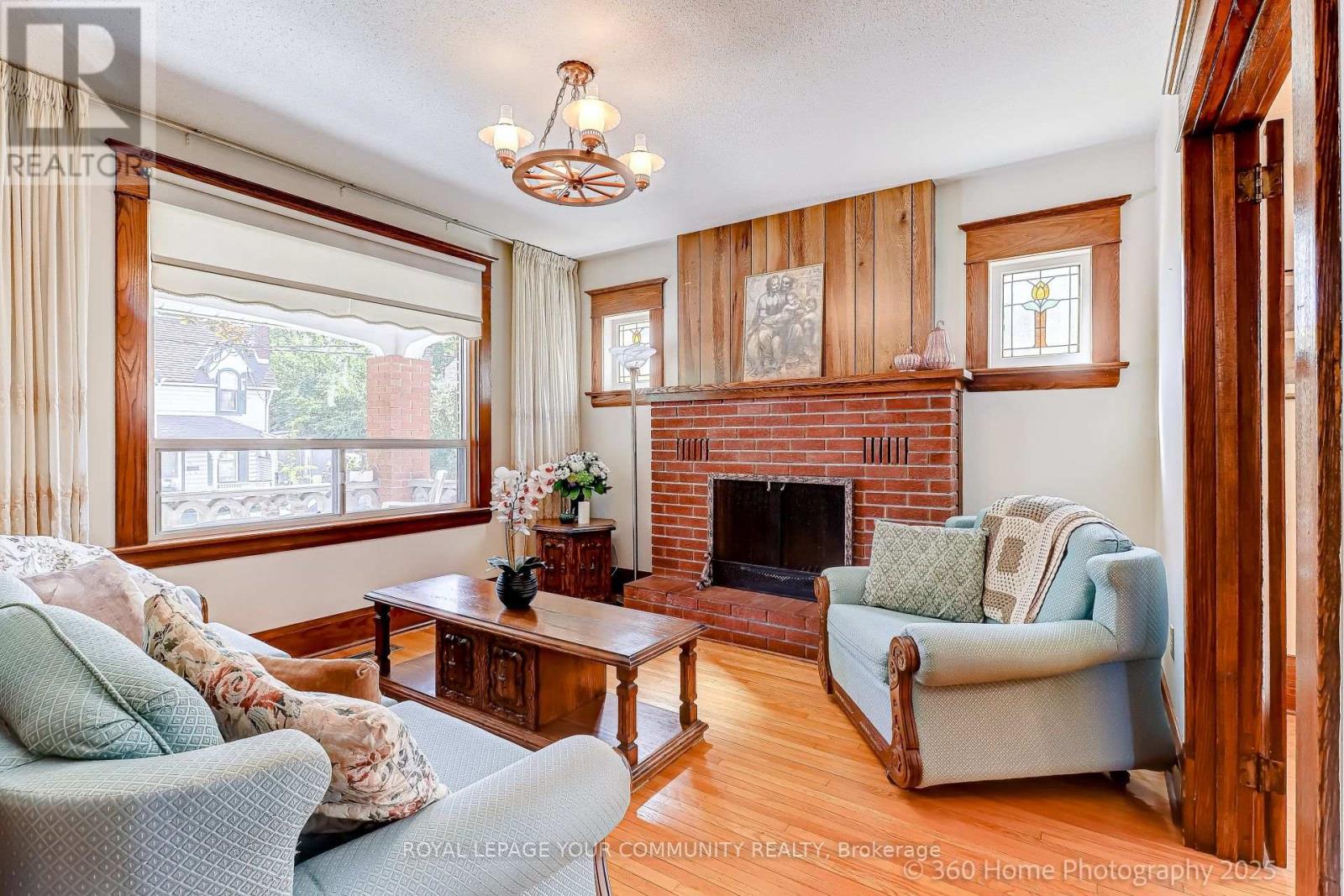 44 Queens Dr, Toronto, ON M9N 2H4