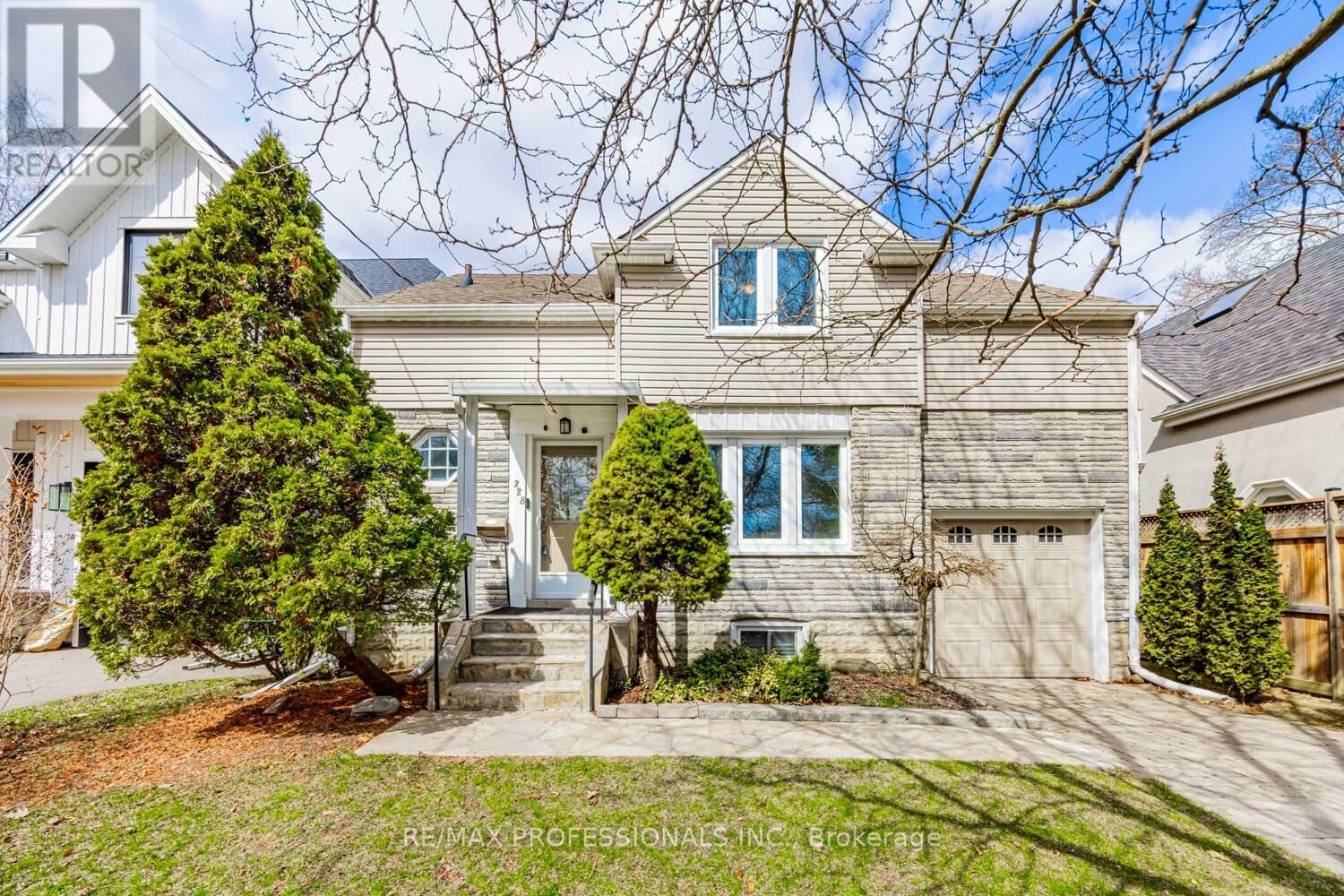 228 The Kingsway, Toronto, ON M9A 3T5