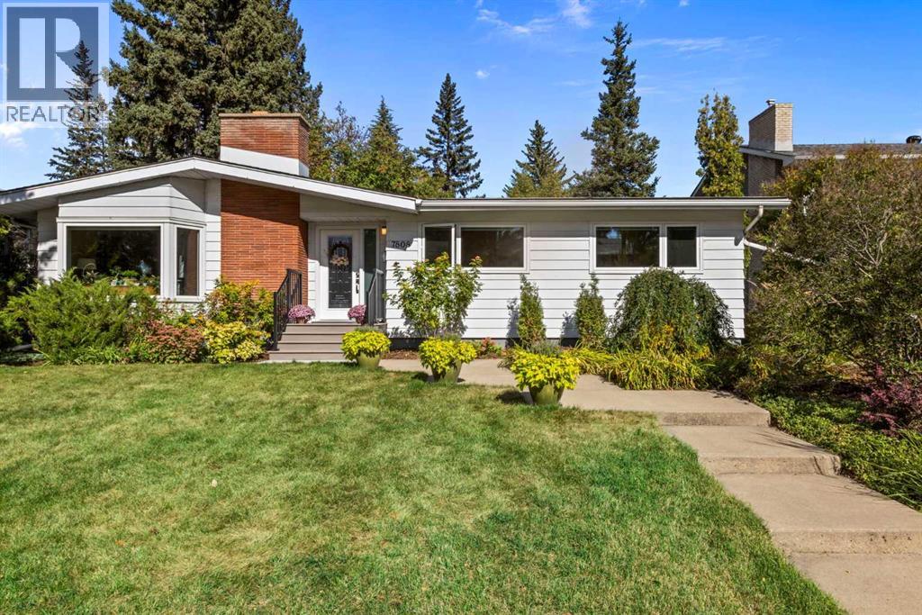 7808 Chardie Rd SW, Calgary, AB T2V 2T1
