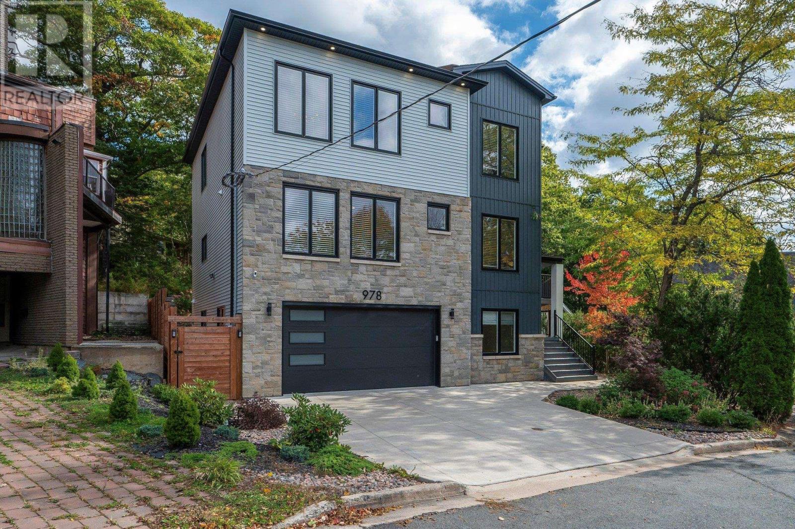 978 Winwick Rd, Halifax, NS B3H 4L5