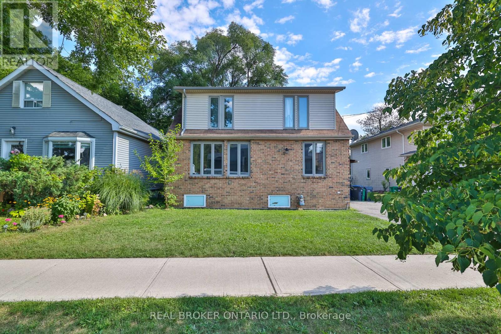 446 Orano Ave, Mississauga, ON L5G 2B9
