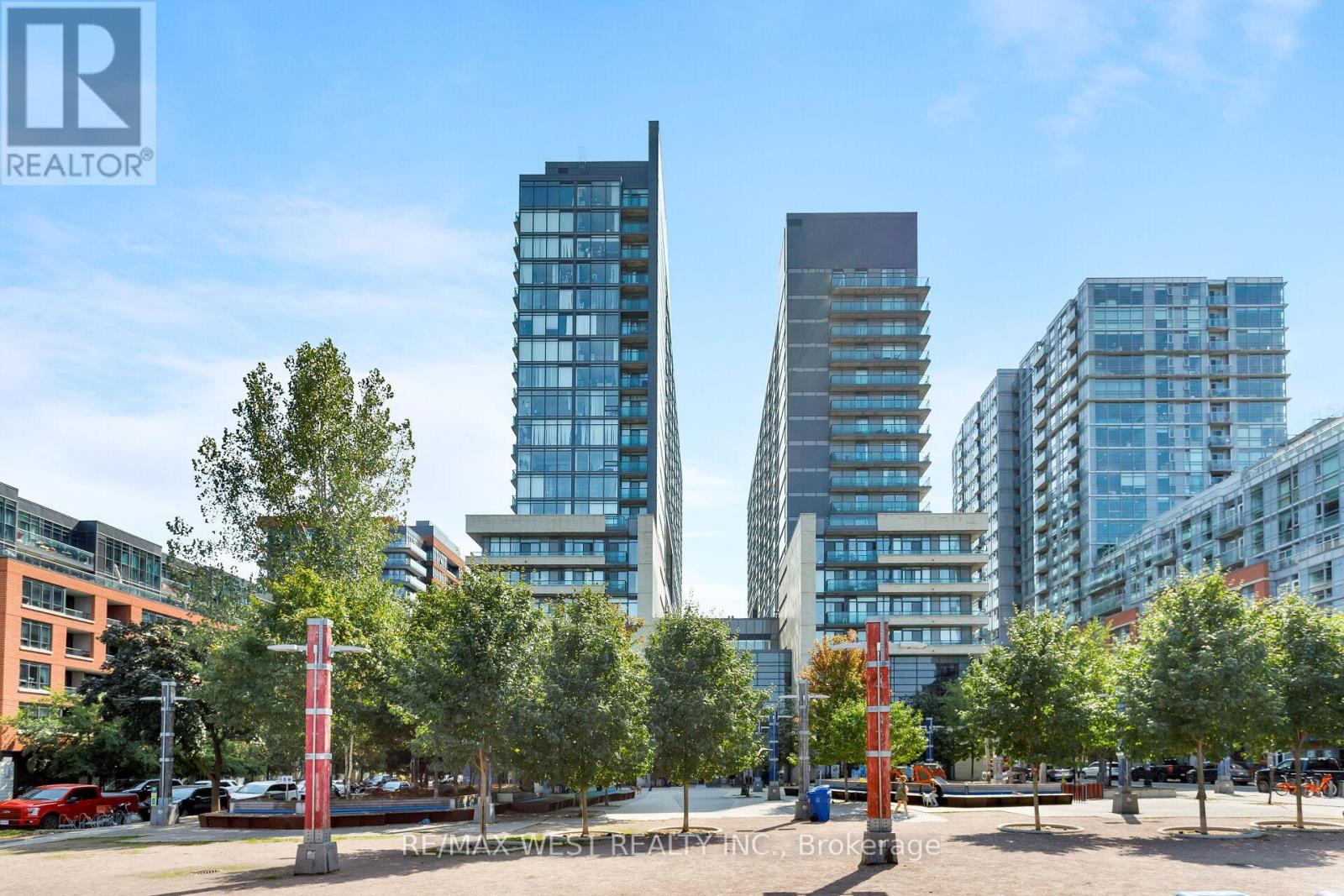 1621 Unit 36 Lisgar St #e, Toronto, ON M6J 0C7