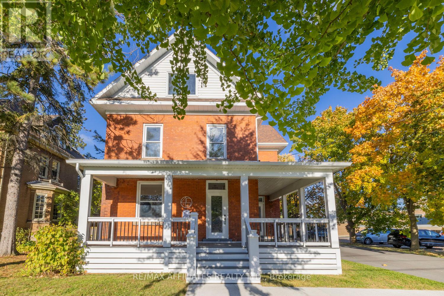45 Drummond St W, Perth, ON K7H 2J9