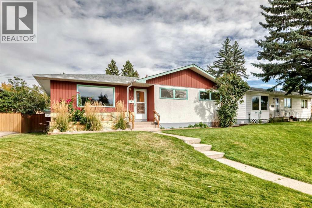 126 Springwood Dr SW, Calgary, AB T2W 0K5
