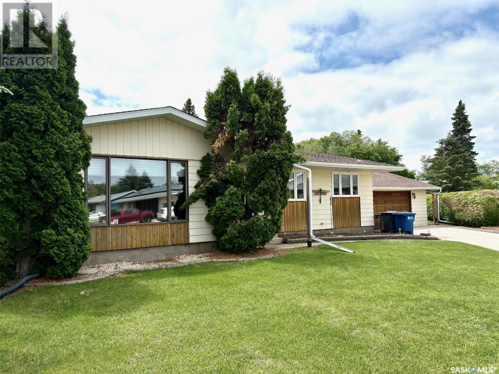 506 Grant Bay, Esterhazy, SK S0A 0X0
