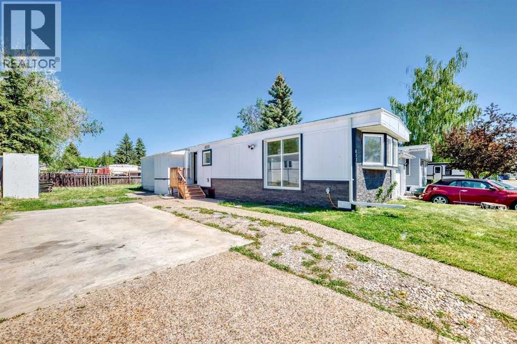 817 Bayview Rd, Strathmore, AB T1P 1E2