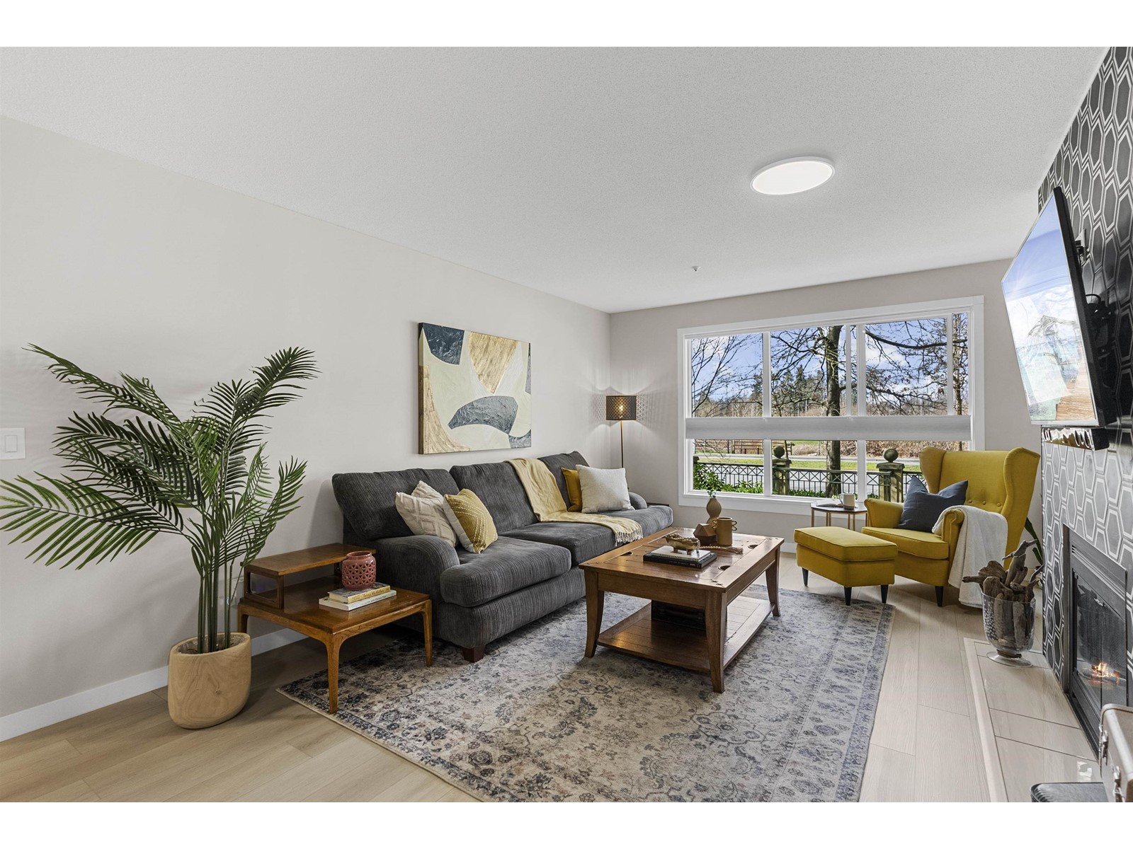 13860 70 Avenue Unit 210, Surrey, BC V3W 0S1