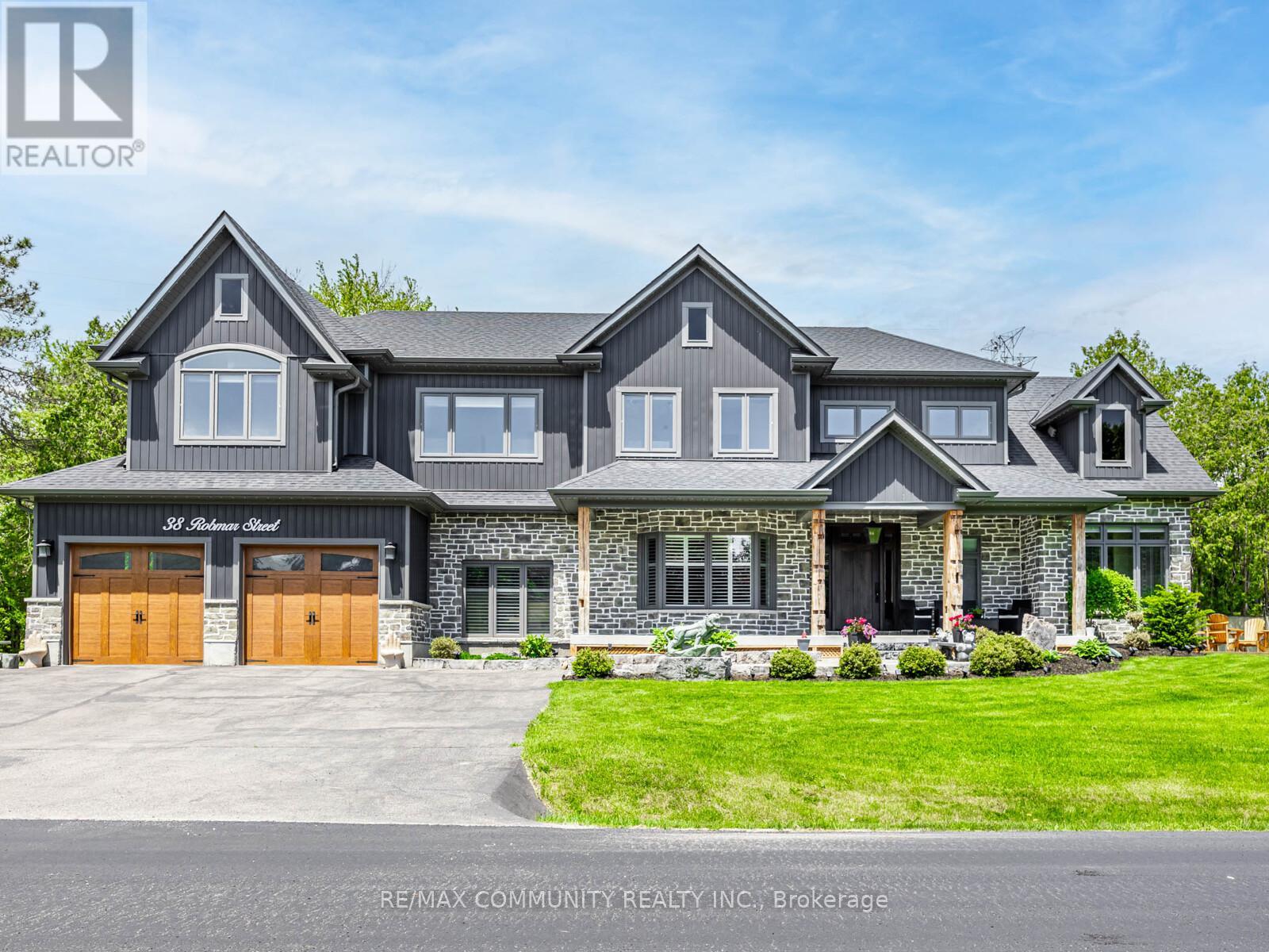 38 Robmar St E, Whitby, ON L1M 1T7