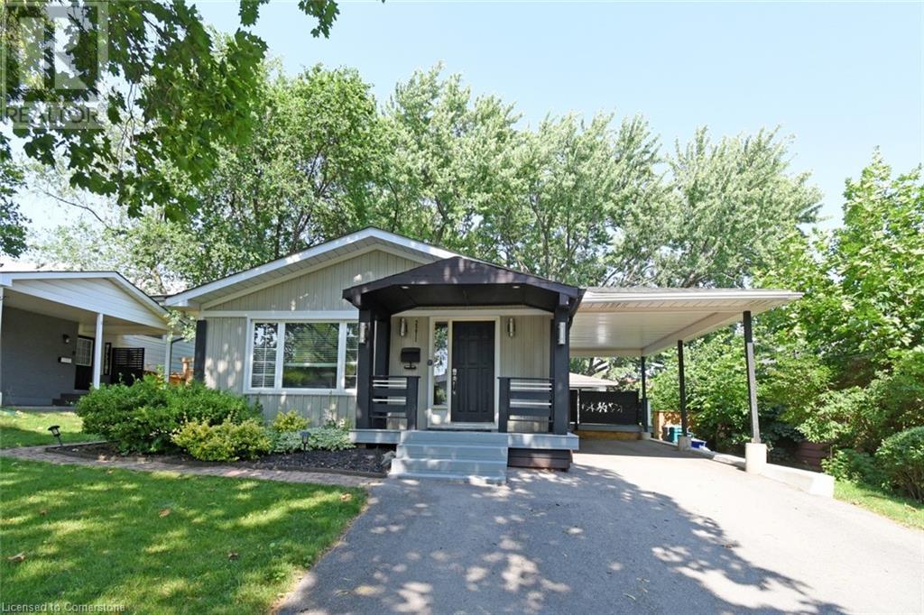 2271 Sheffield Dr, Burlington, ON L7P 2X4