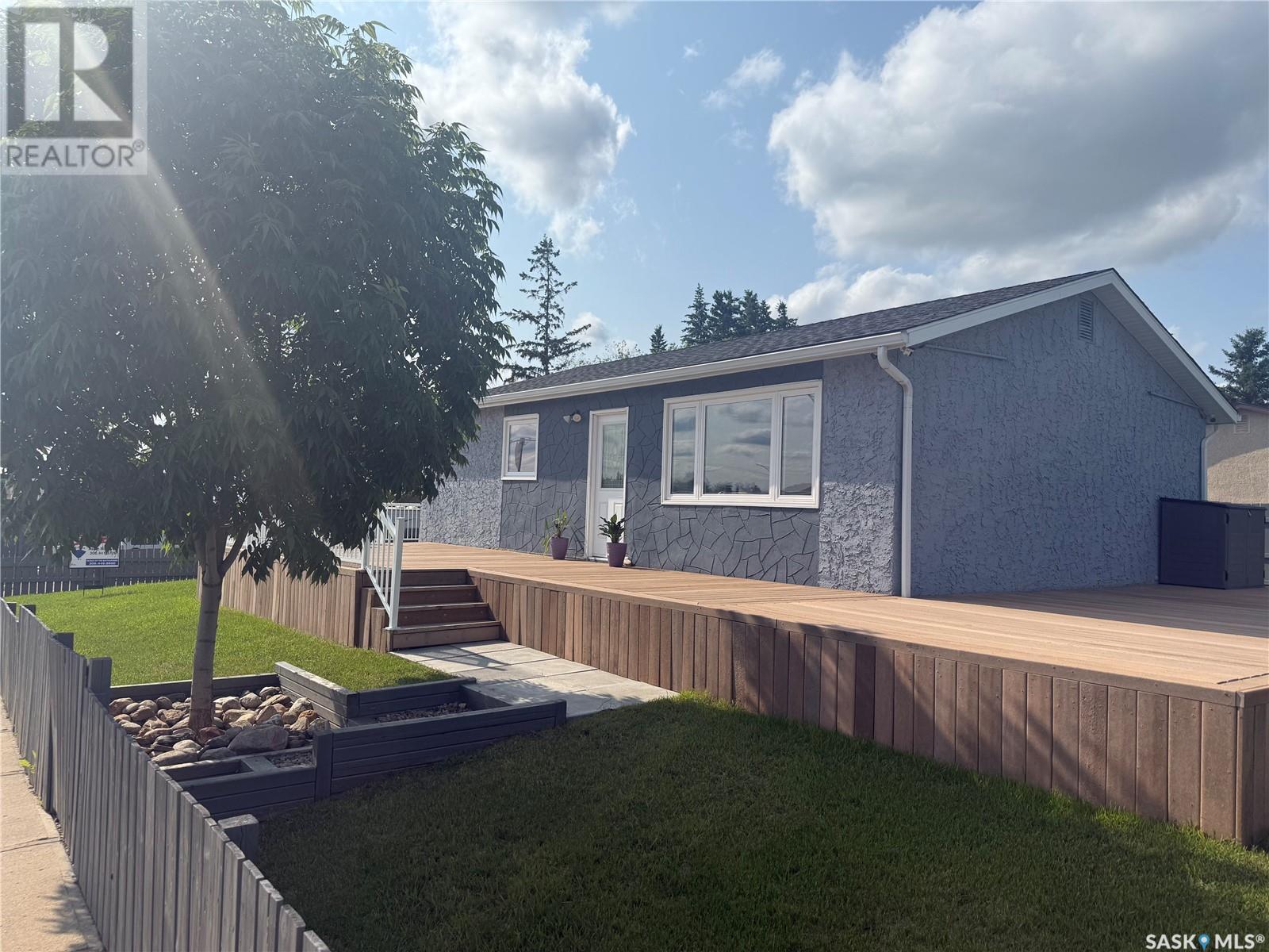 1701 Trudeau St, North Battleford, SK S9A 3B7