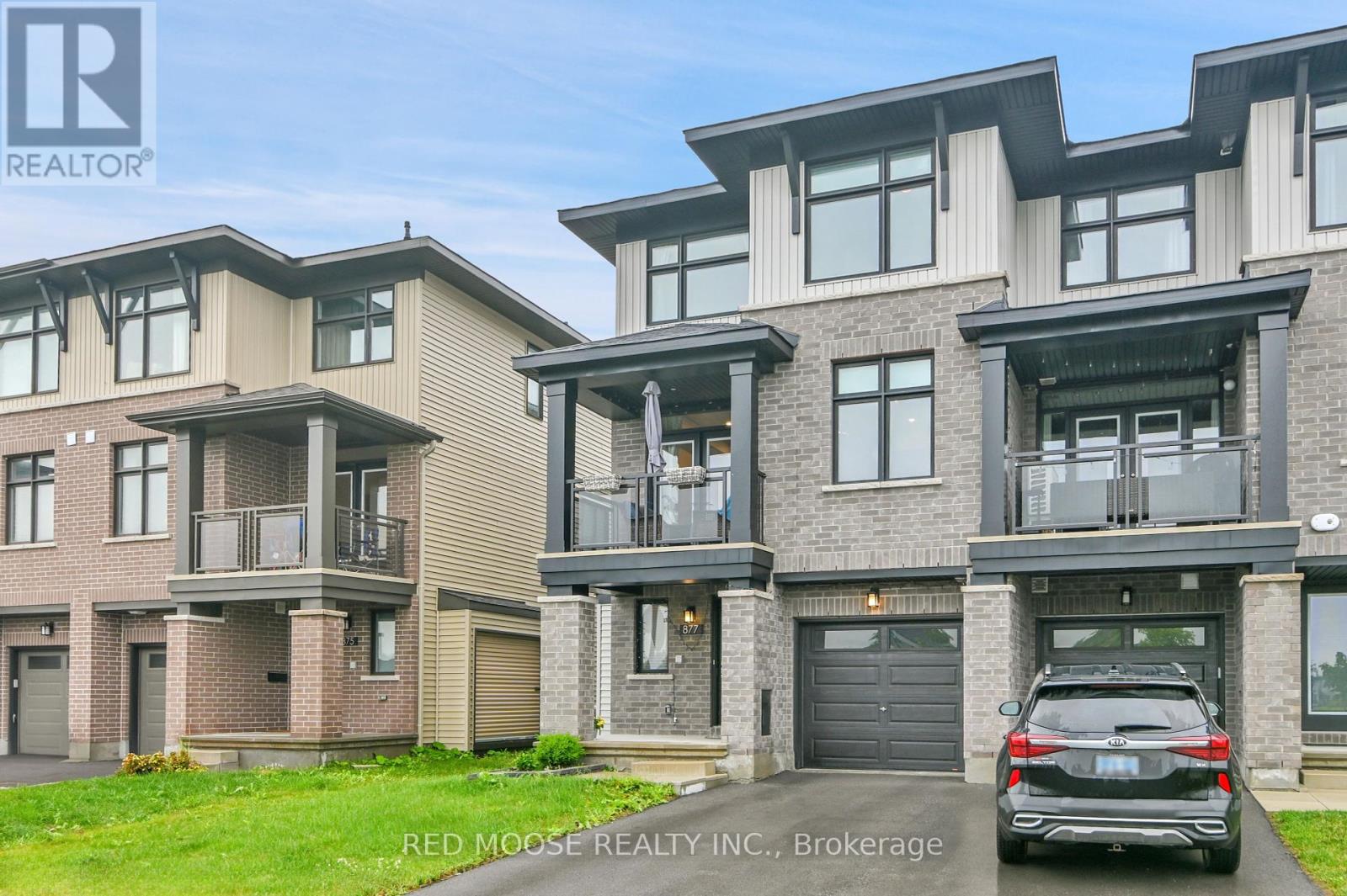 877 Couloir Rd, Ottawa, ON K1W 0P5