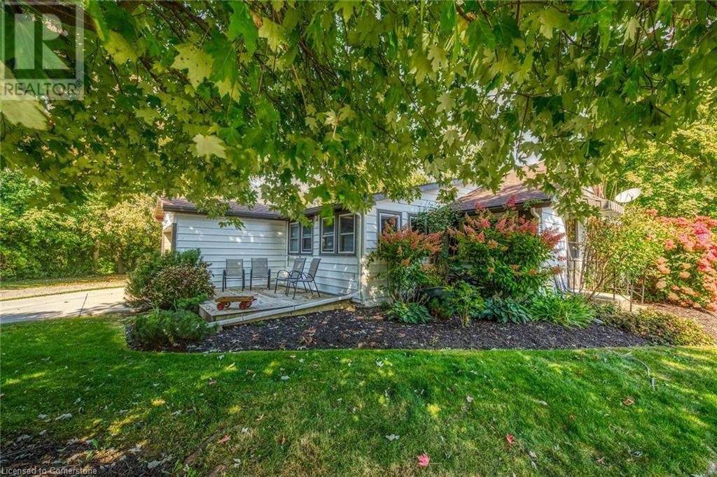 16 Broad St, Port Dover, ON N0A 1N7