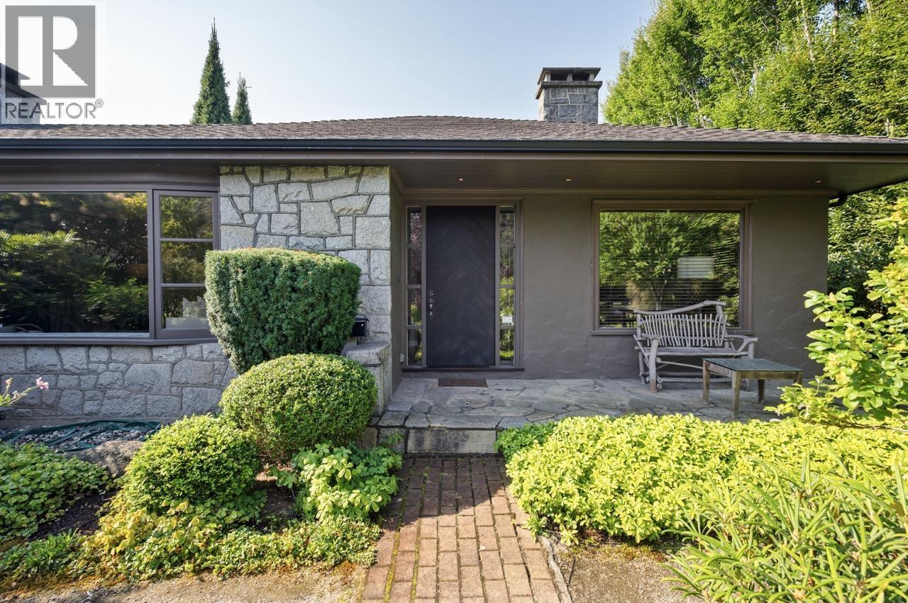 2533 Wallace Cres, Vancouver, BC V6R 3V3