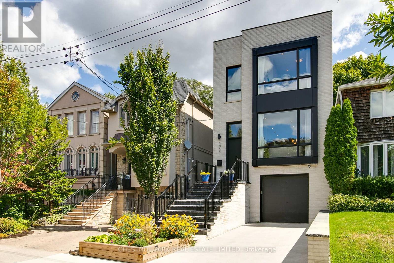 1031 Spadina Rd, Toronto, ON M5N 2M7