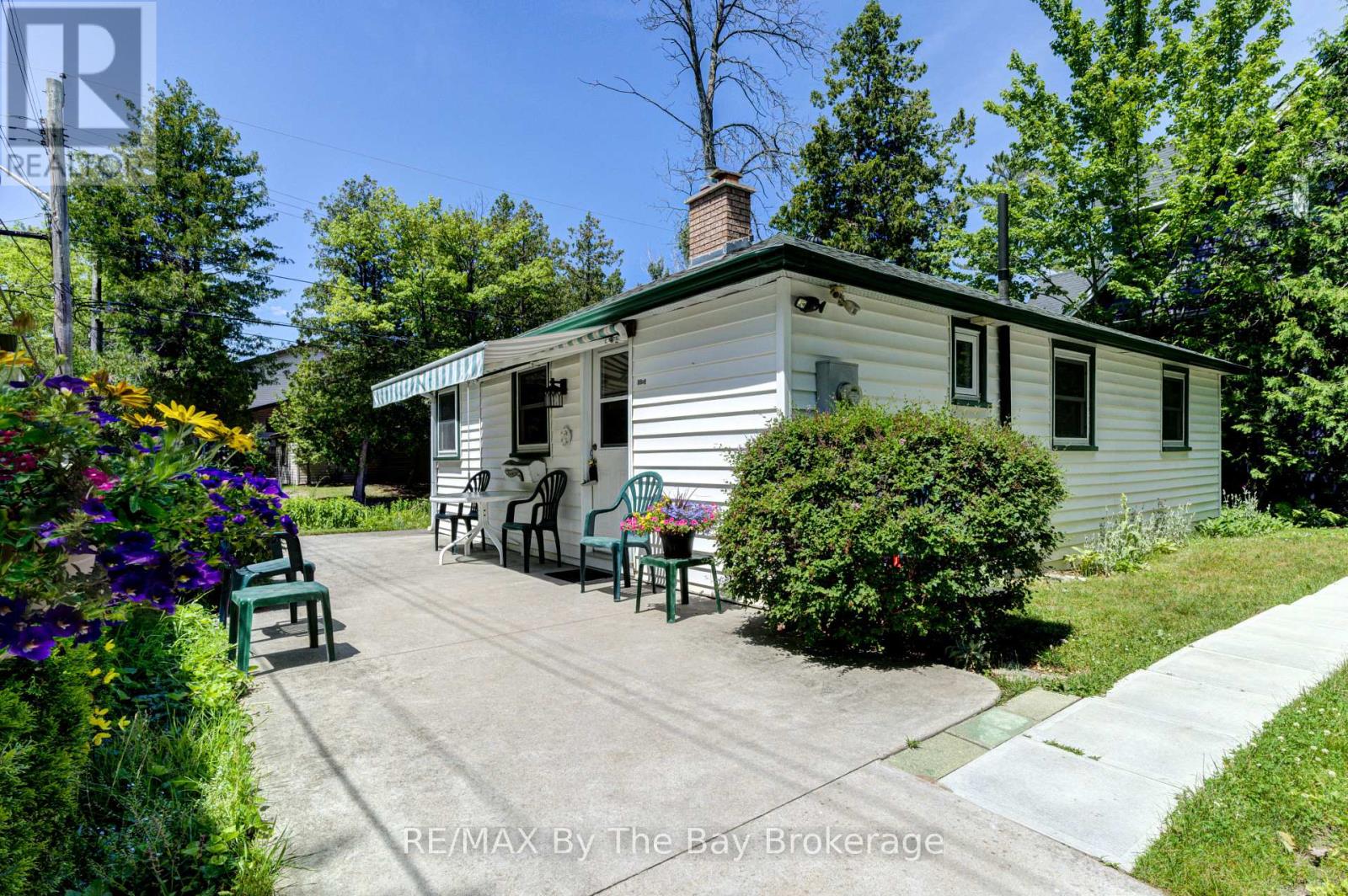 1105 Shore Ln, Wasaga Beach, ON L9Z 1Z8