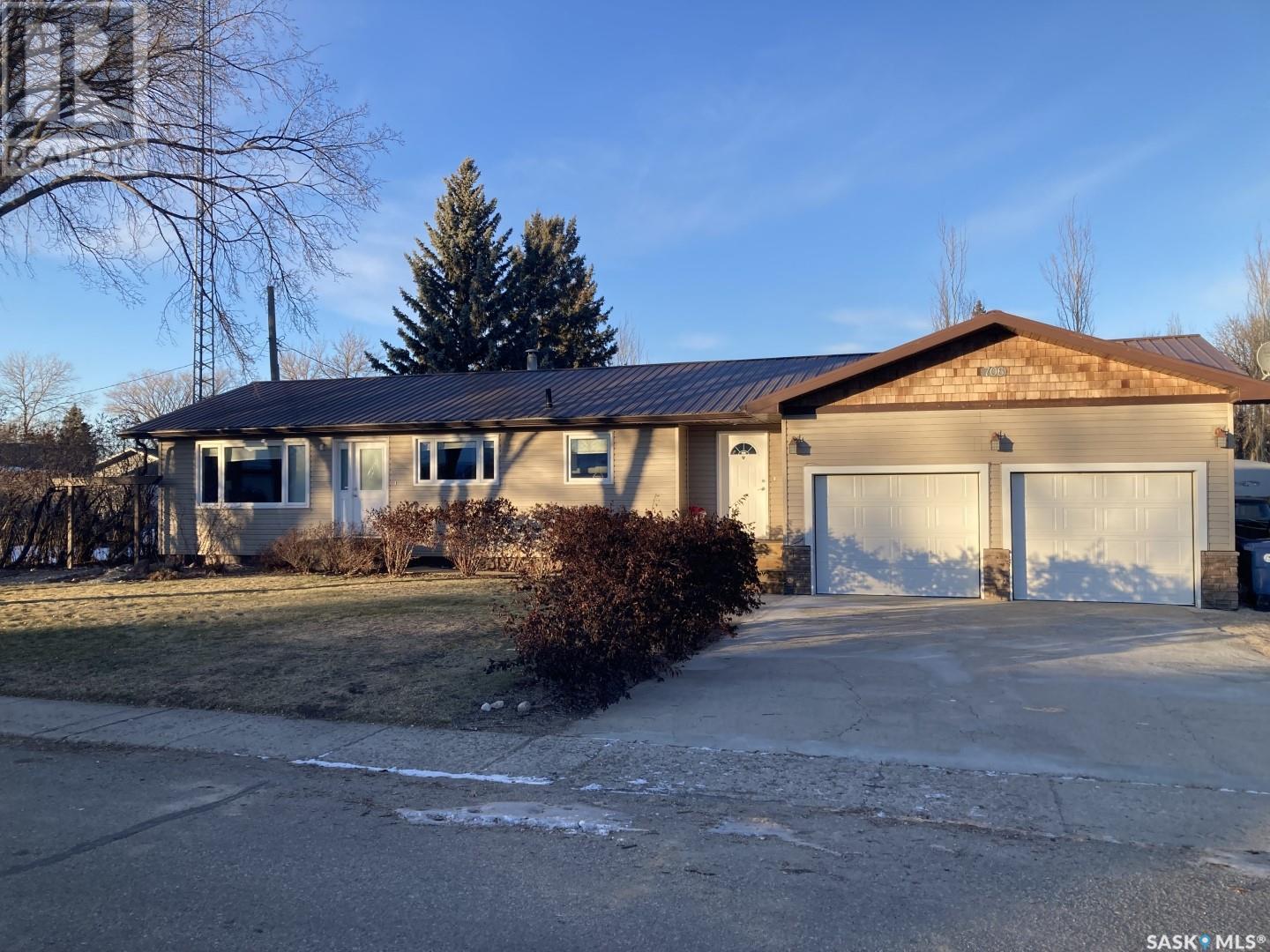 706 Grey Ave, Grenfell, SK S0G 2B0