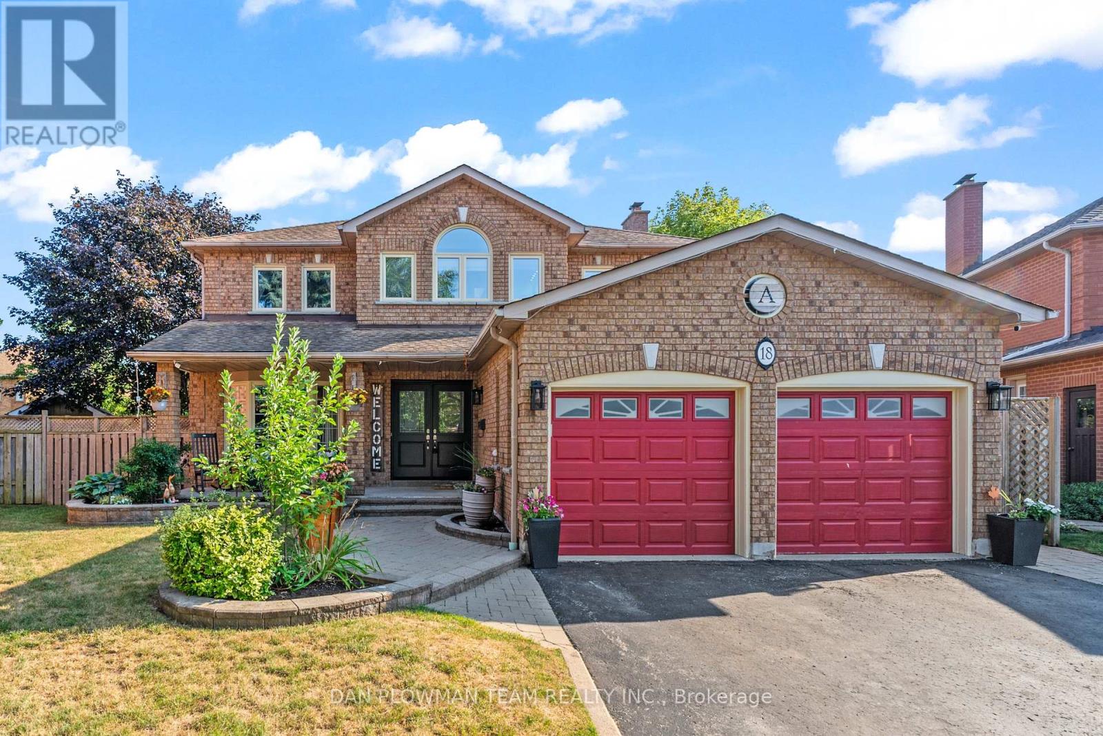 18 Headlands Cres, Whitby, ON L1R 1Z9