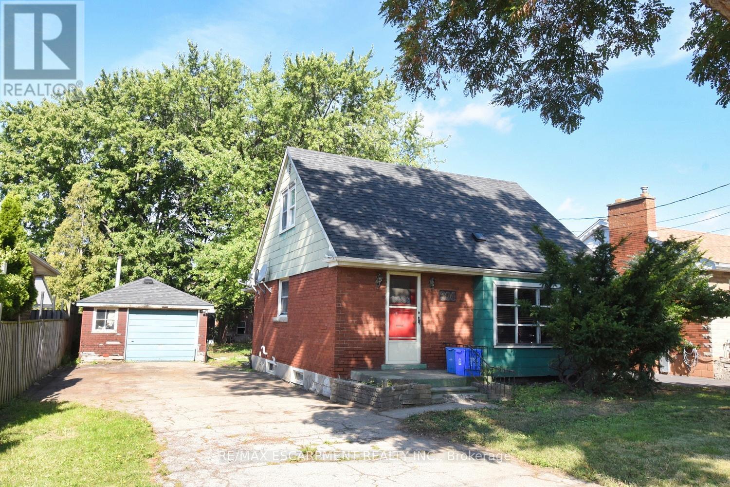394 Upper Ottawa St, Hamilton, ON L8T 3T1