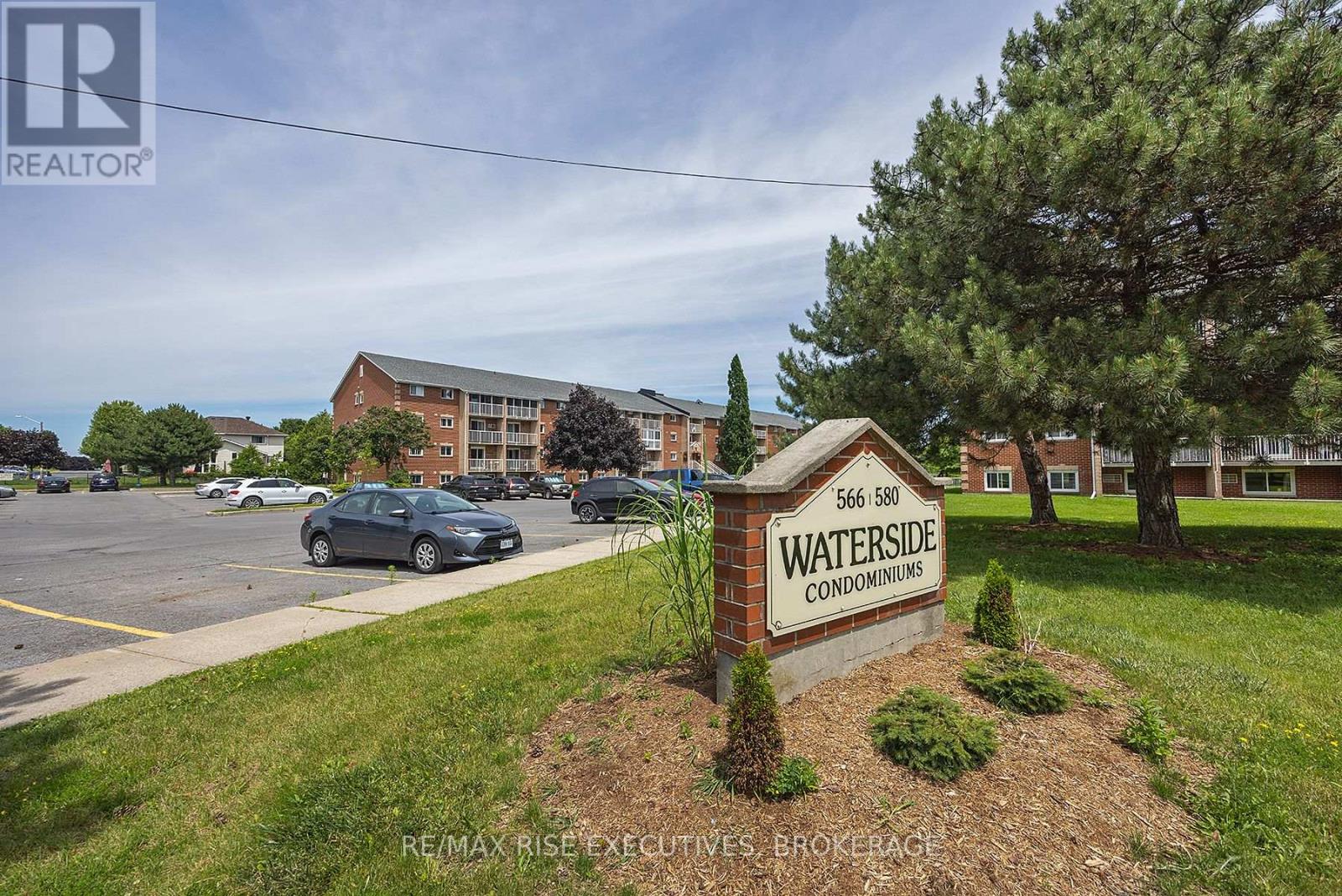 118 580 Armstrong Rd, Kingston, ON K7M 8M3