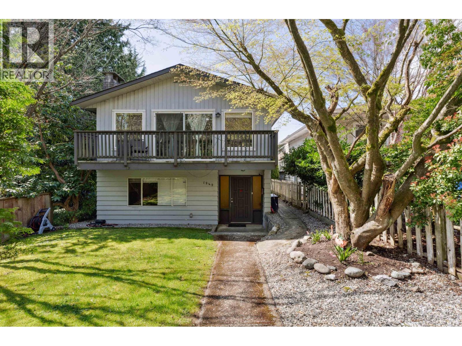 1949 Mahon Ave, North Vancouver, BC V7M 2T4