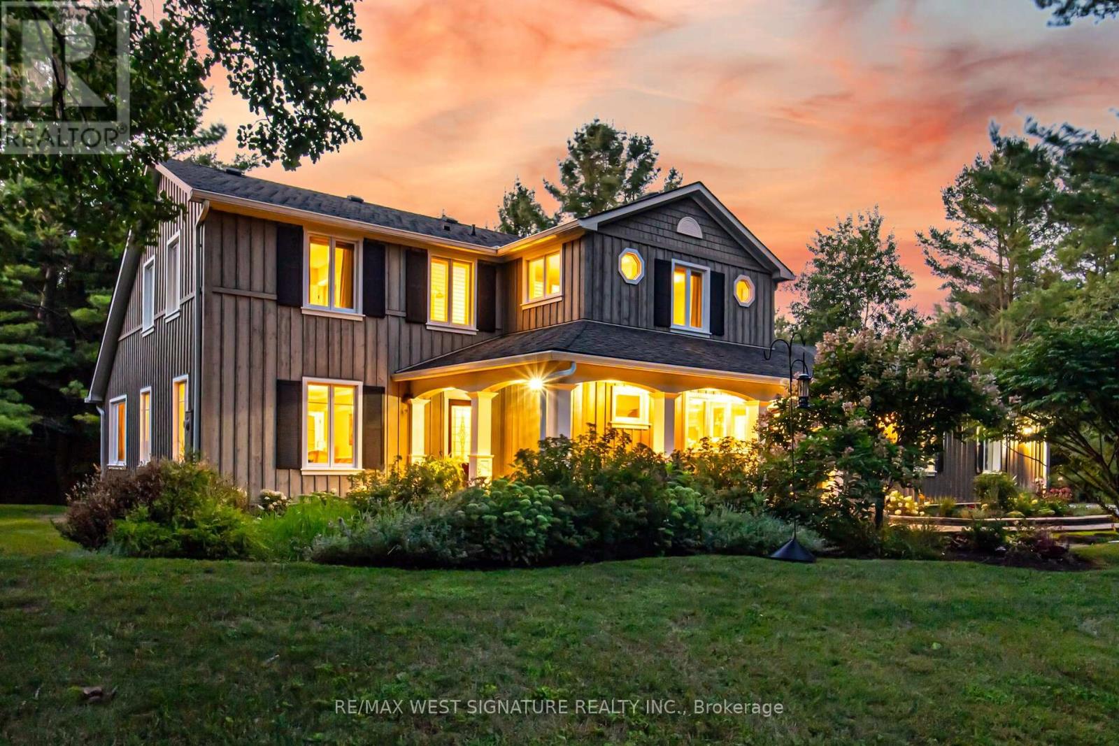 351 Dearbourne Ave, King, ON L7B 1K5