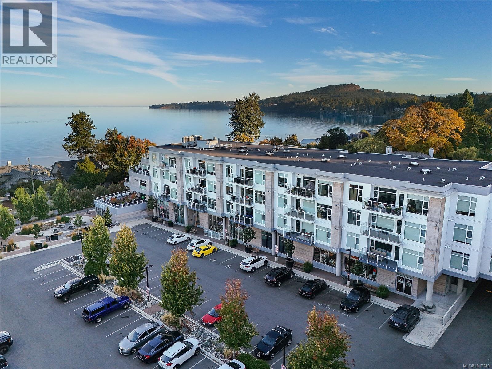 5118 Cordova Bay Rd Unit 302 Rd, Saanich, BC V8X 1R1