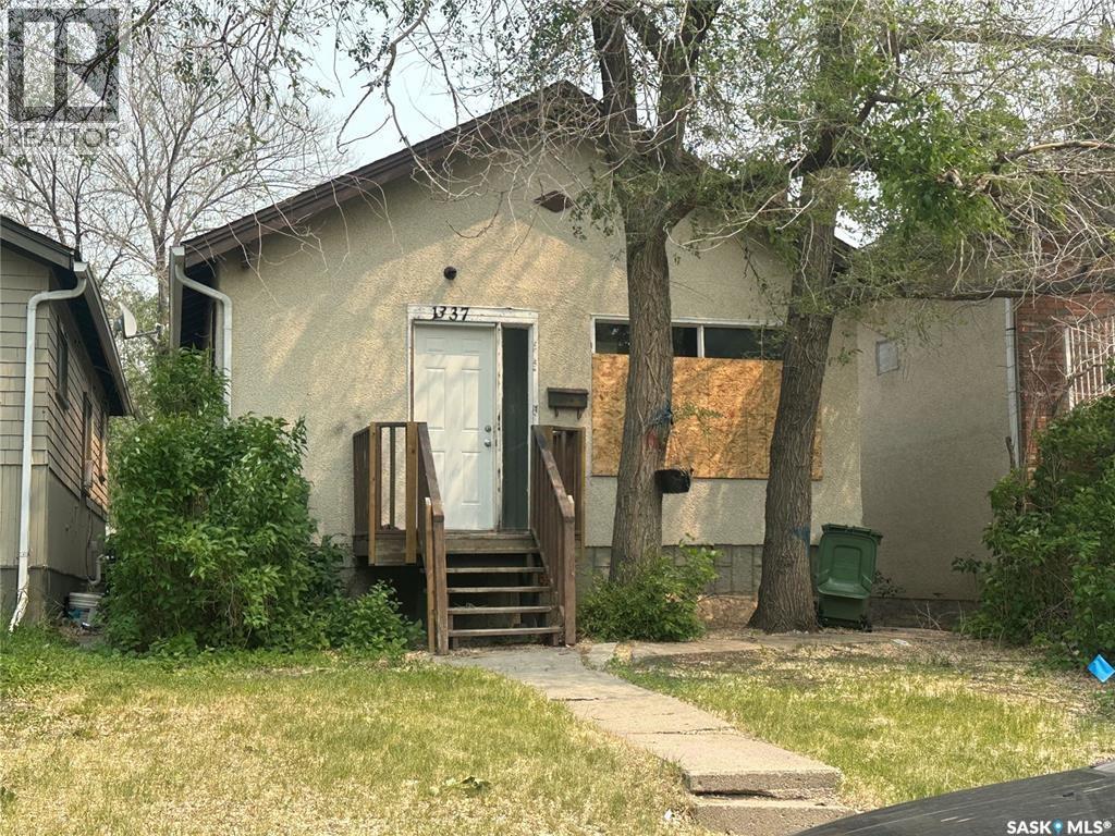 1337 Wascana St, Regina, SK S4T 4J4