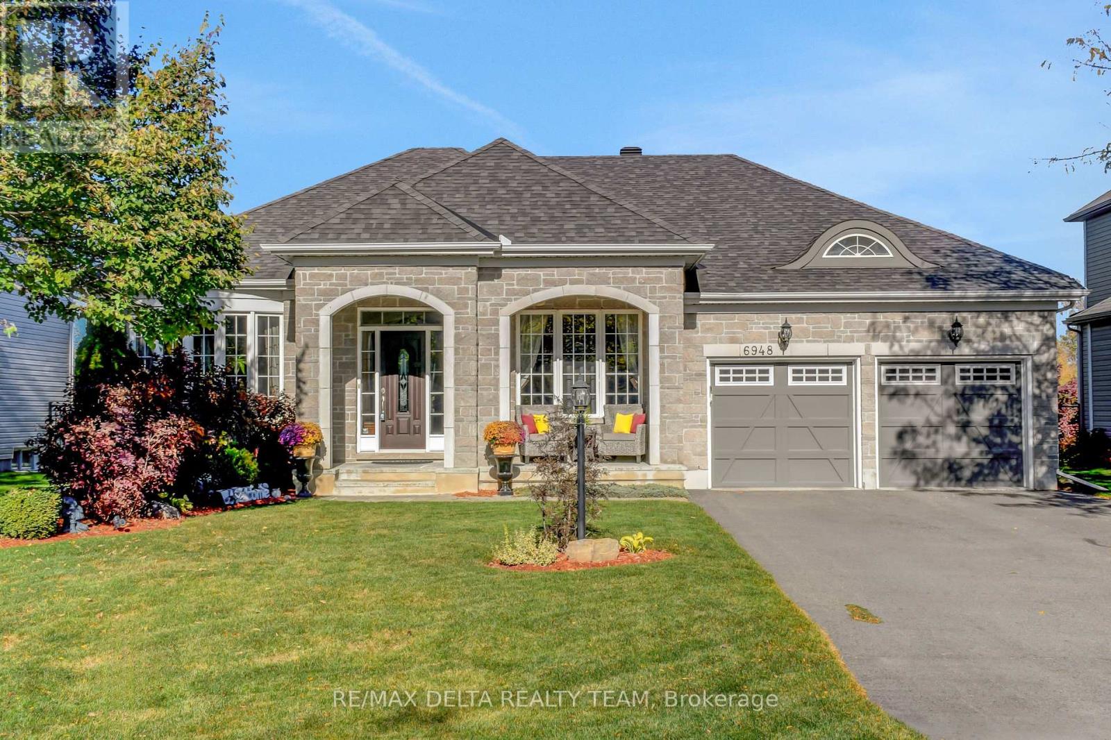 6948 Mary Anne Dr, Ottawa, ON K4P 0B9