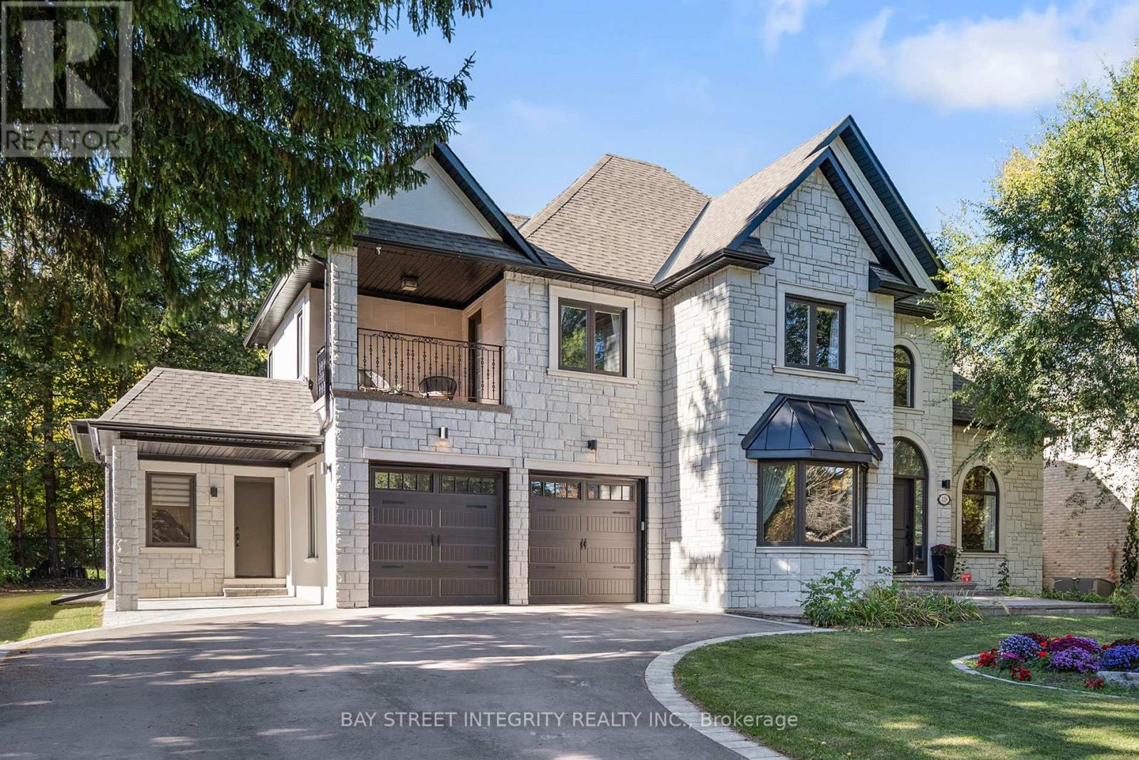128 Park Cres, Richmond Hill, ON L4E 3J8