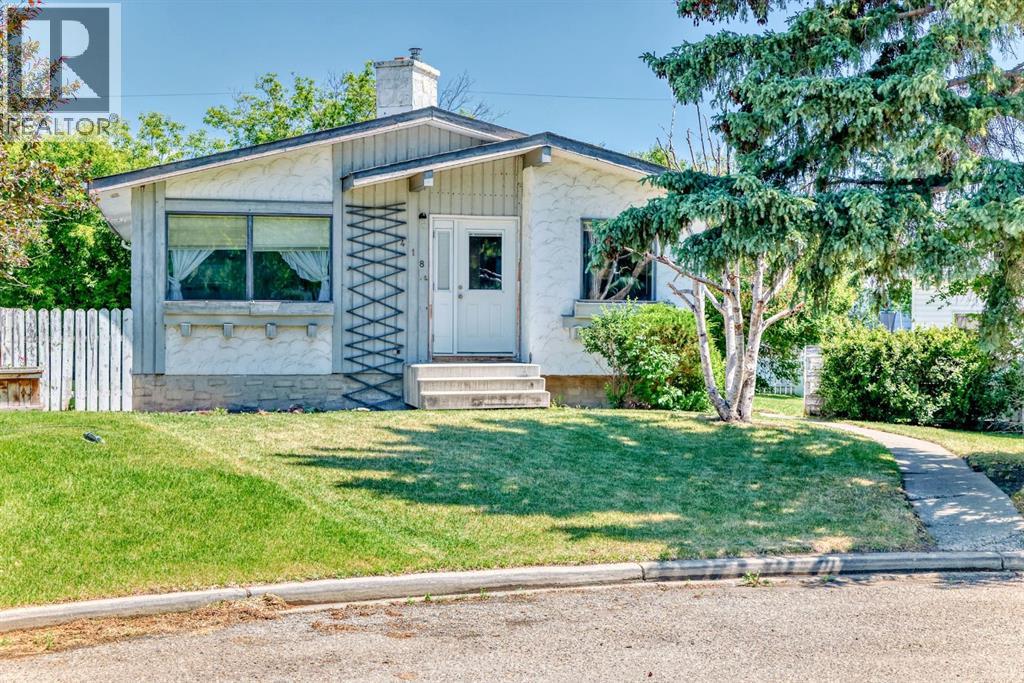 418 Ellis Cres, High River, AB T1V 1J1