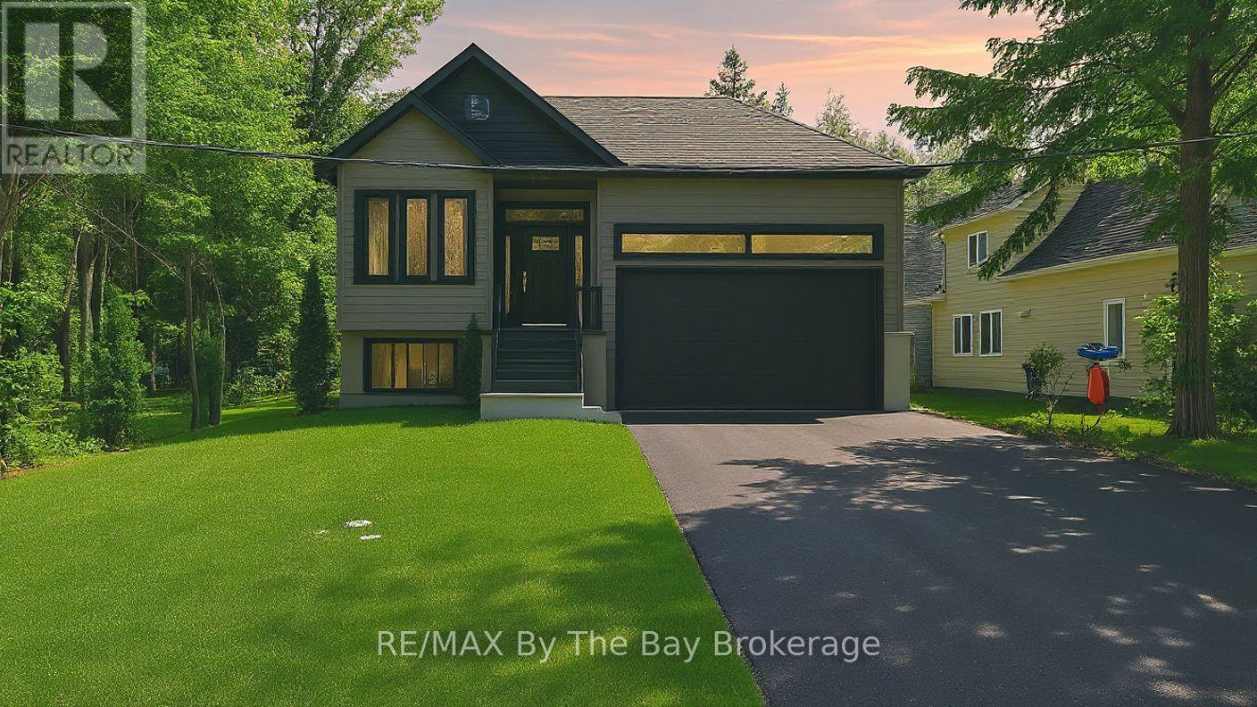 35 48th Street North, Wasaga Beach, ON L9Z 1Y3
