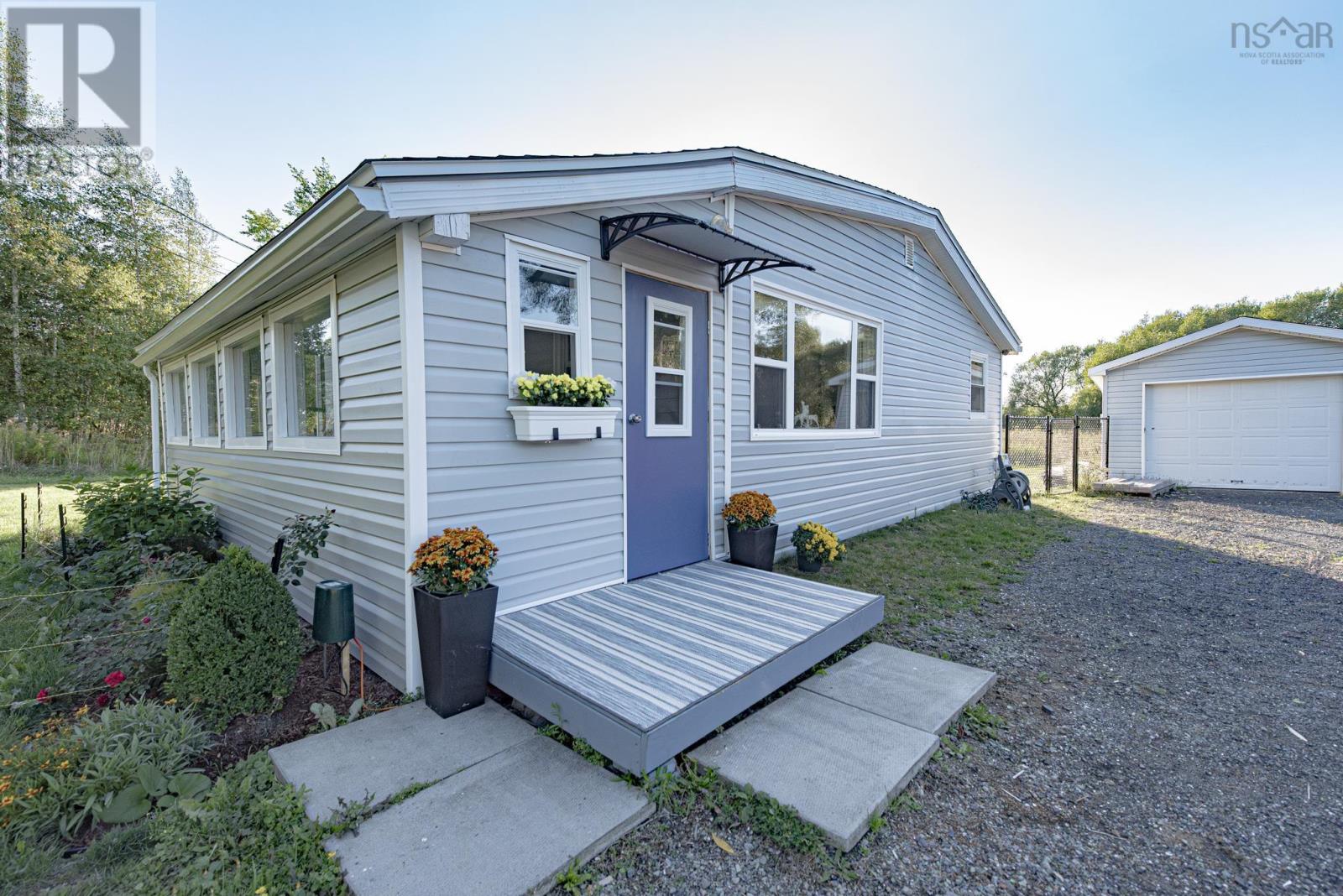 209 Ghana Ave, New Glasgow, NS B2H 4X2