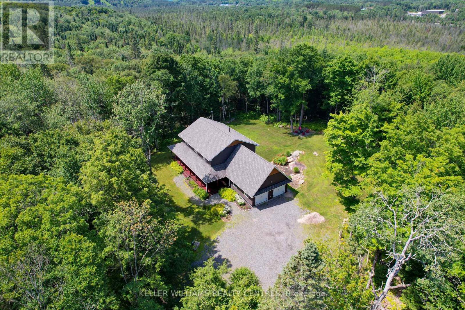96 Lindgren Rd E, Huntsville, ON P1H 1Y5