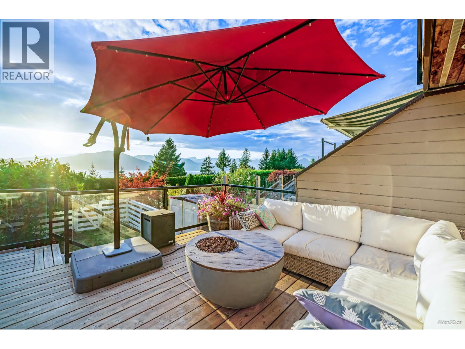 430 Crosscreek Rd, Lions Bay, BC V0N 2E0