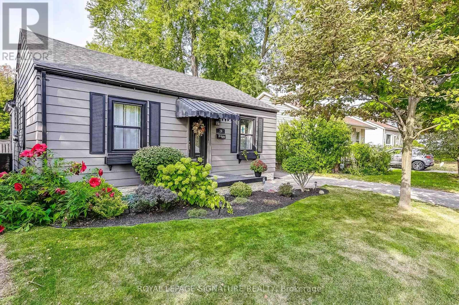 26 George St, Ajax, ON L1S 1S5