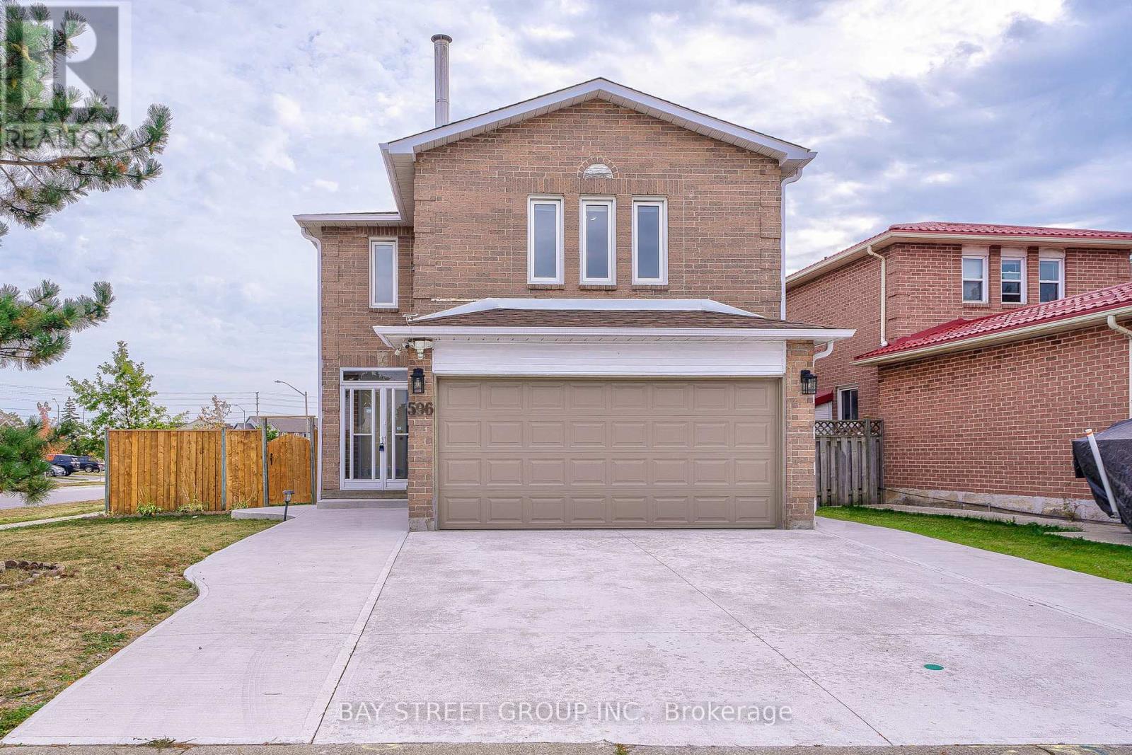 596 Constellation Dr, Mississauga Hurontario, ON L5R 2X3