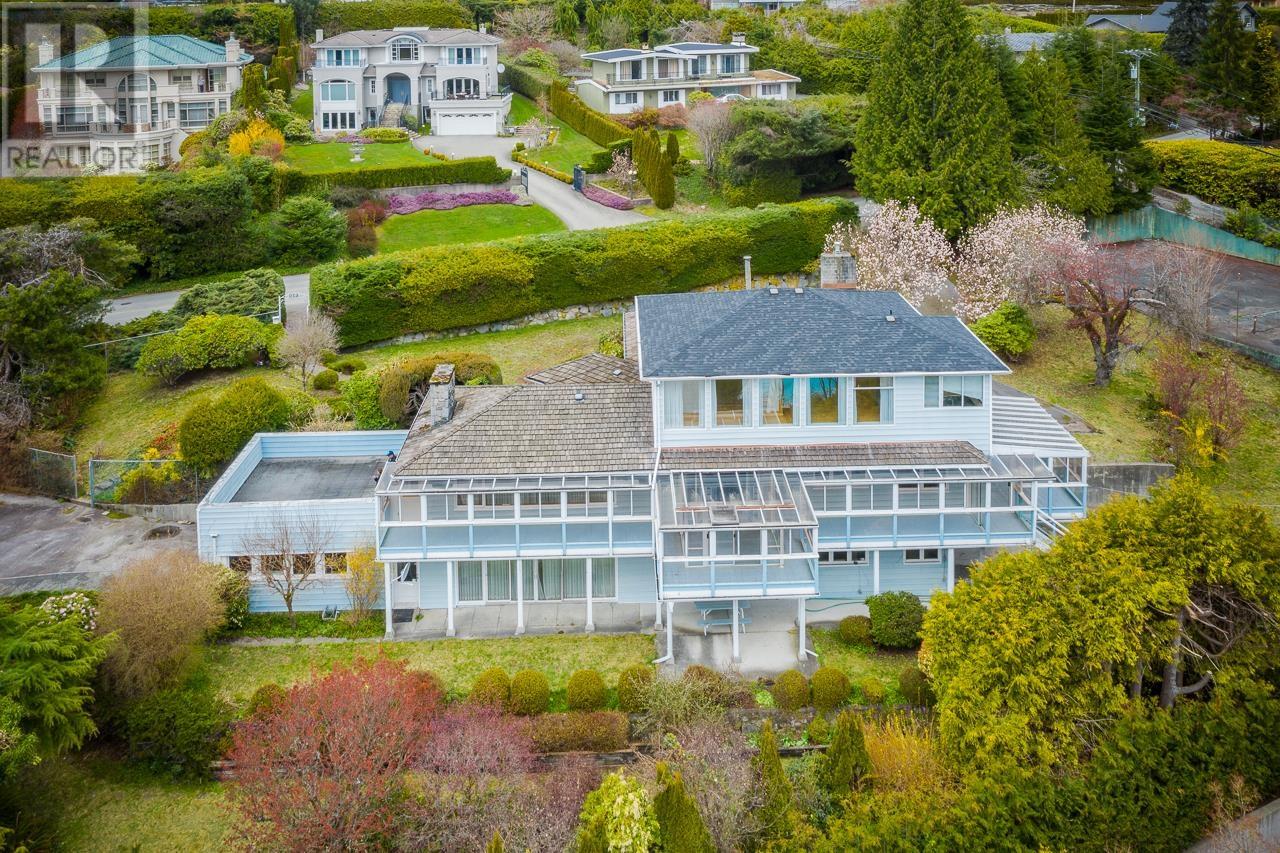 650 Southborough Dr, West Vancouver, BC V7S 1M6