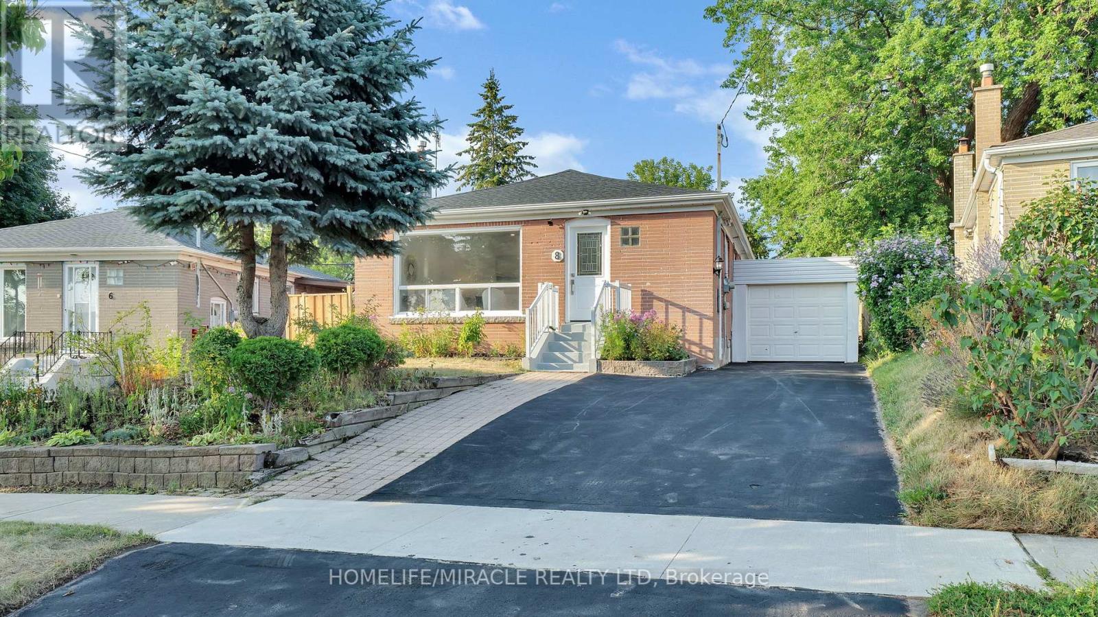 8 Hollyhedge Dr, Toronto, ON M1J 1X3