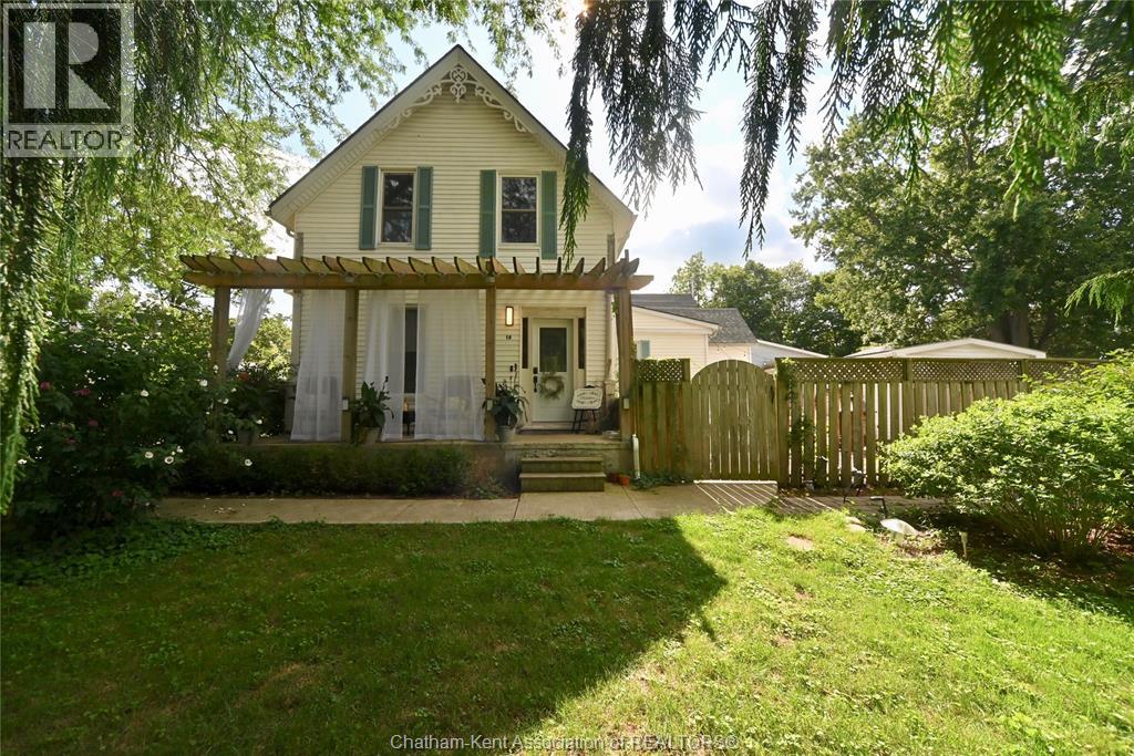 18 Erie St N, Chatham-Kent, ON N0P 2C0