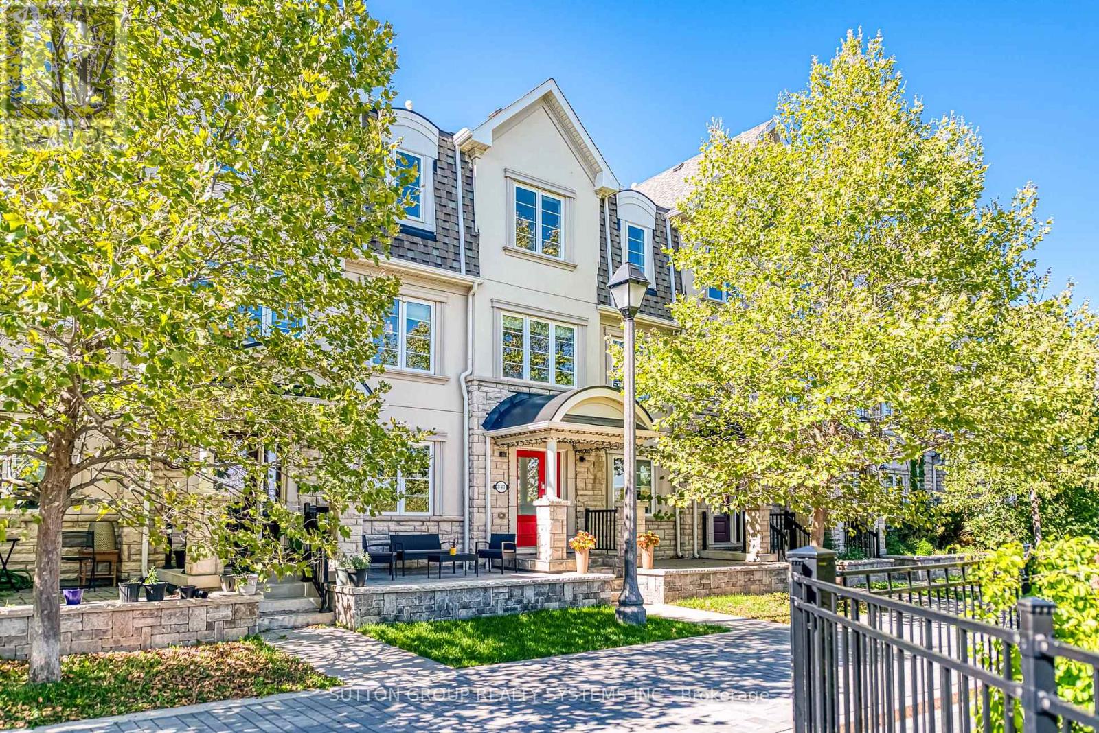 27 3002 Preserve Dr, Oakville, ON L6M 4M1