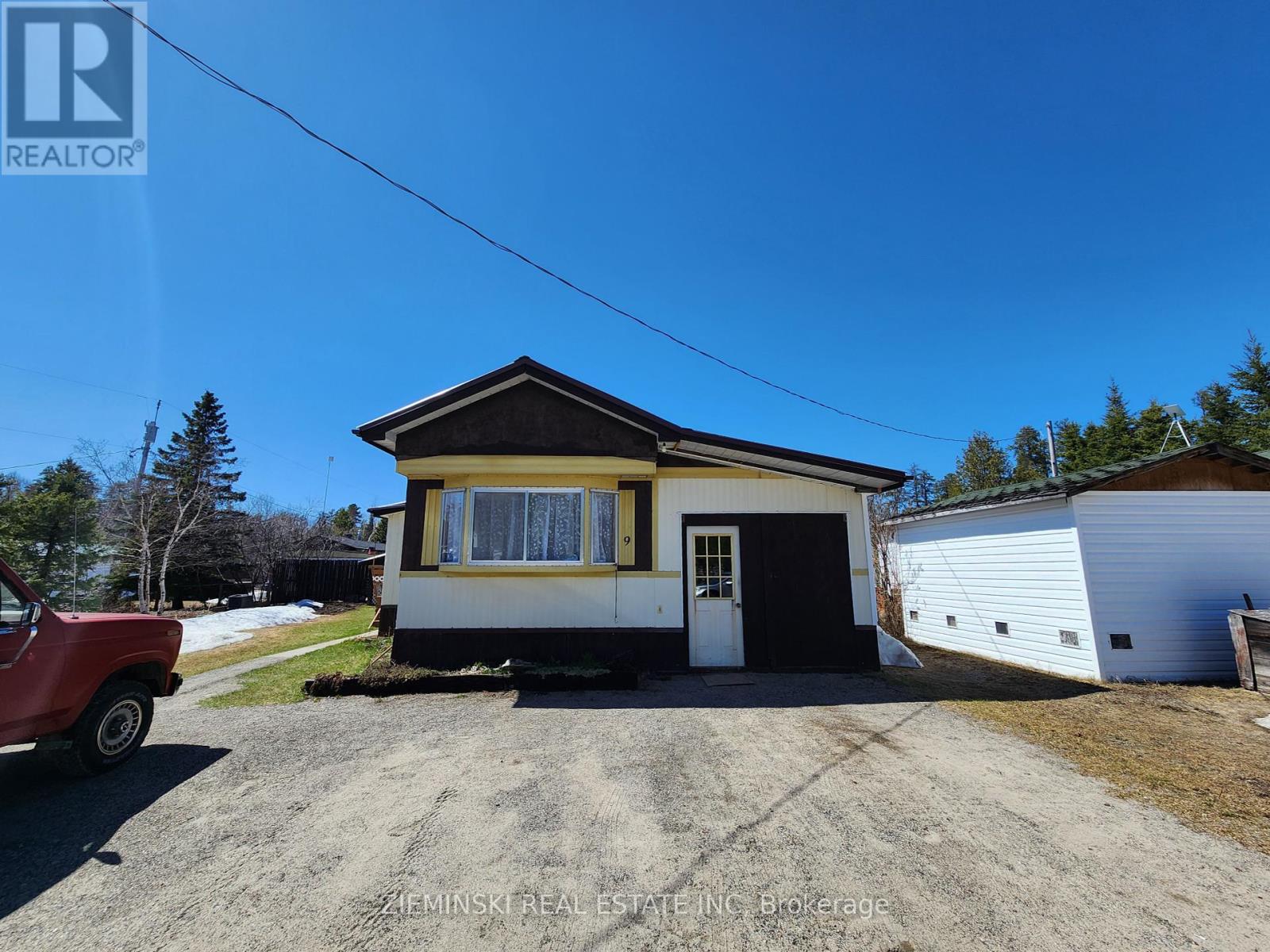 9-8885 11 Hwy, Iroquois Falls, ON P0K 1G0