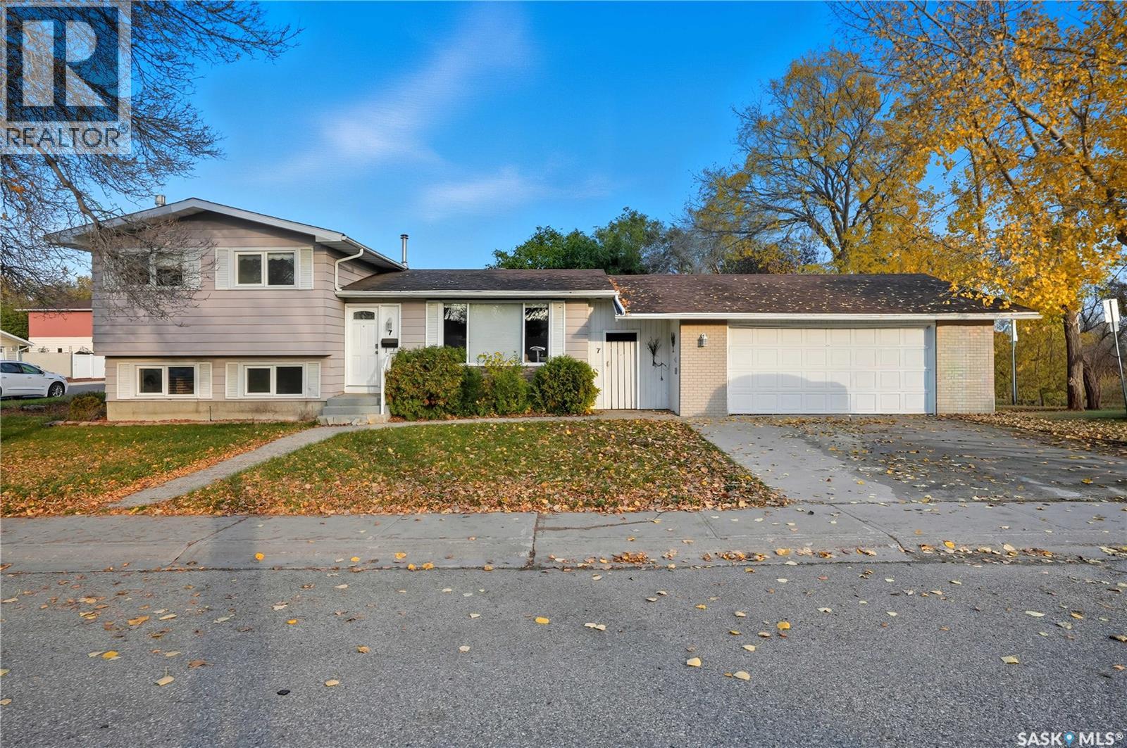 7 University Park Dr, Regina, SK S4V 0C8