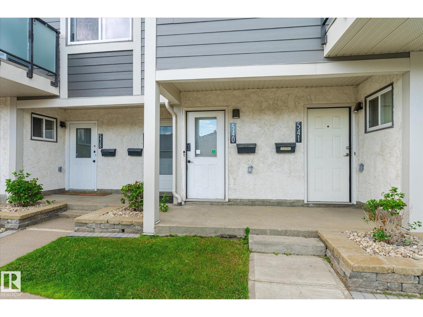 540 Willow Co NW, Edmonton, AB T5L 2K7