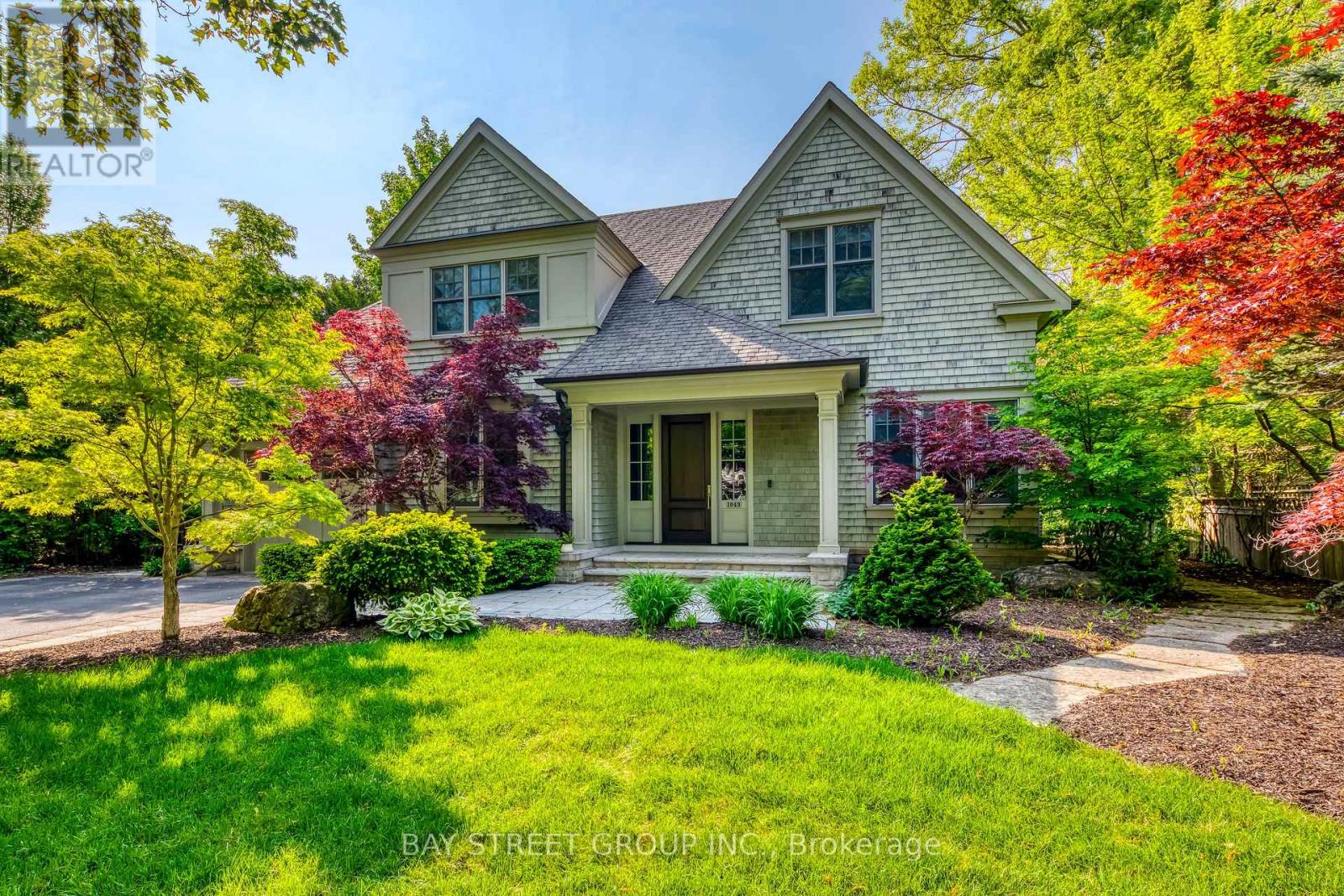 1049 Cedar Grove Blvd, Oakville, ON L6J 2C2