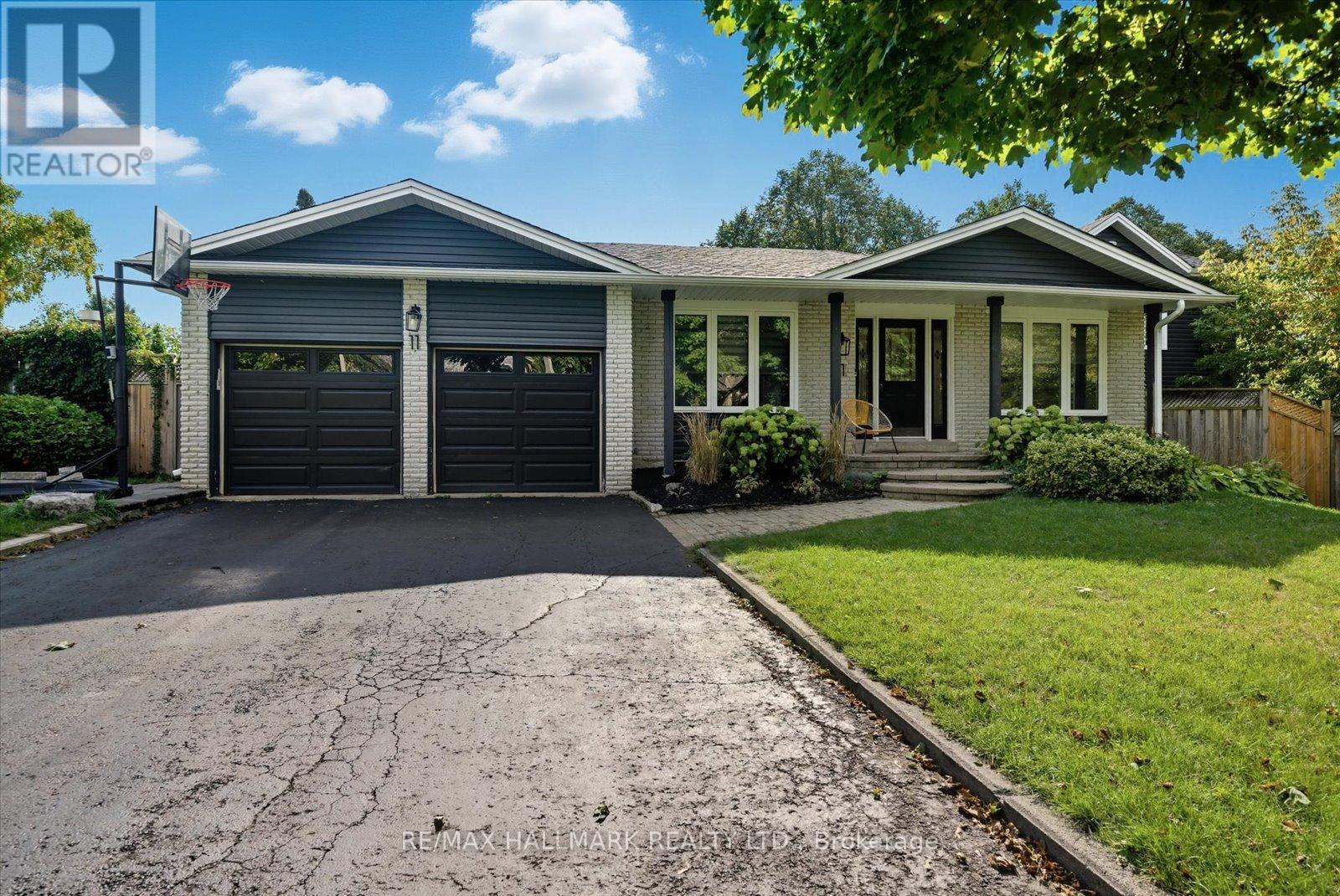 11 Avondale Cres, Markham, ON L3P 2J9