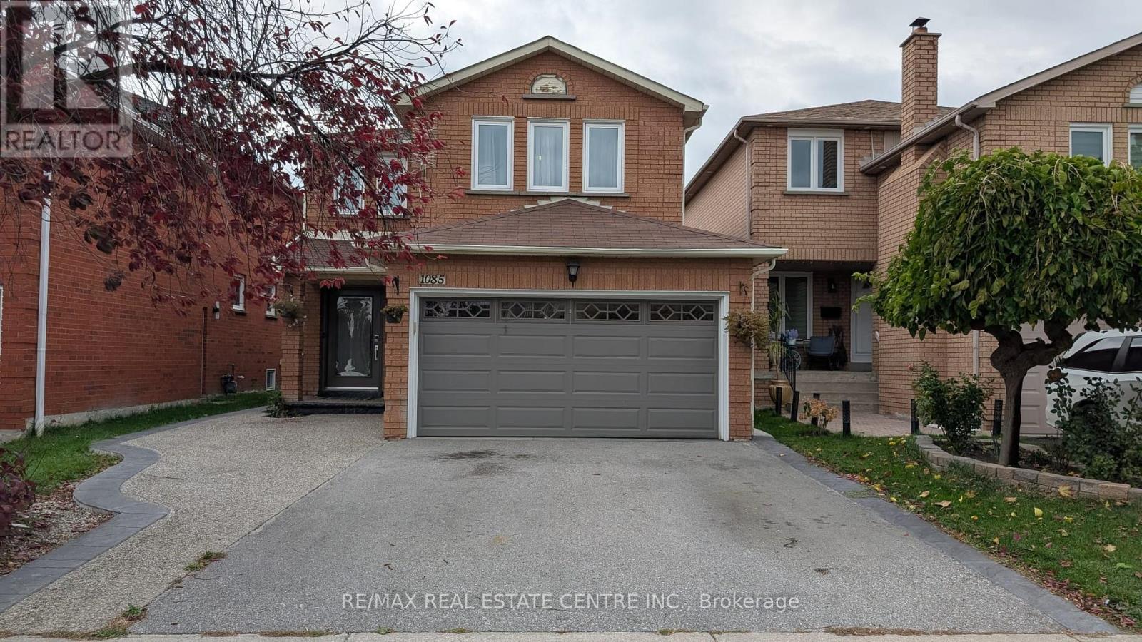 1085 Ivandale Dr, Mississauga, ON L5V 1A9