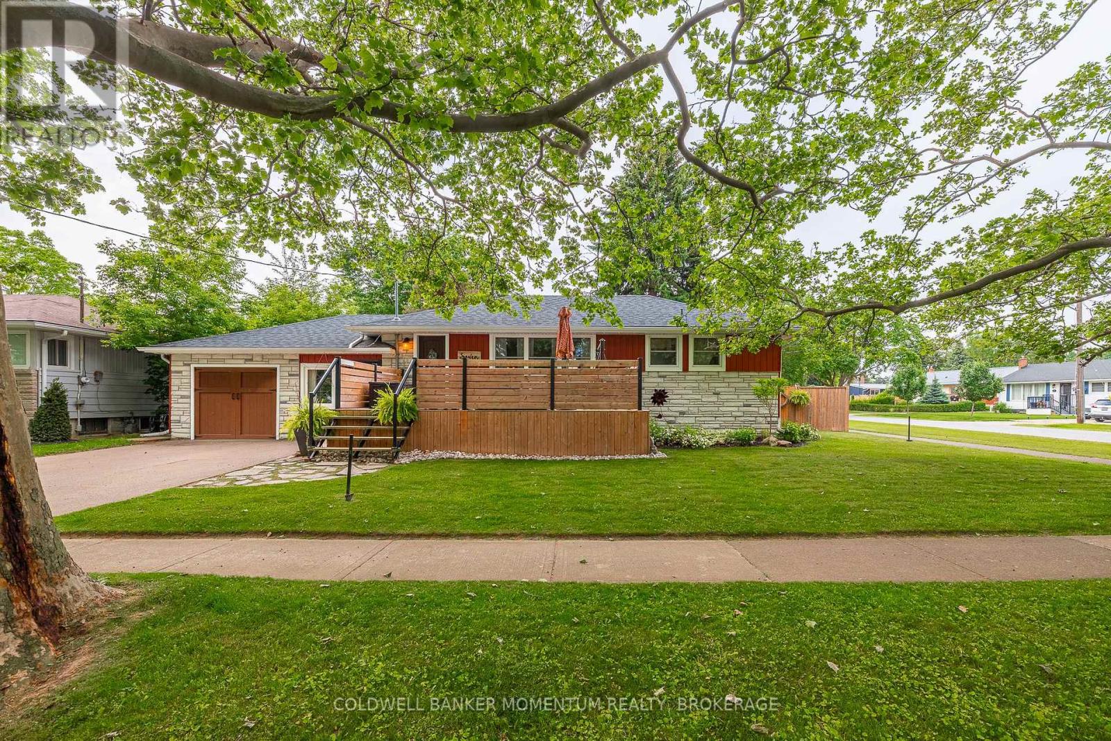 7 Overholt St, St. Catharines Lakeport, ON L2N 1K5